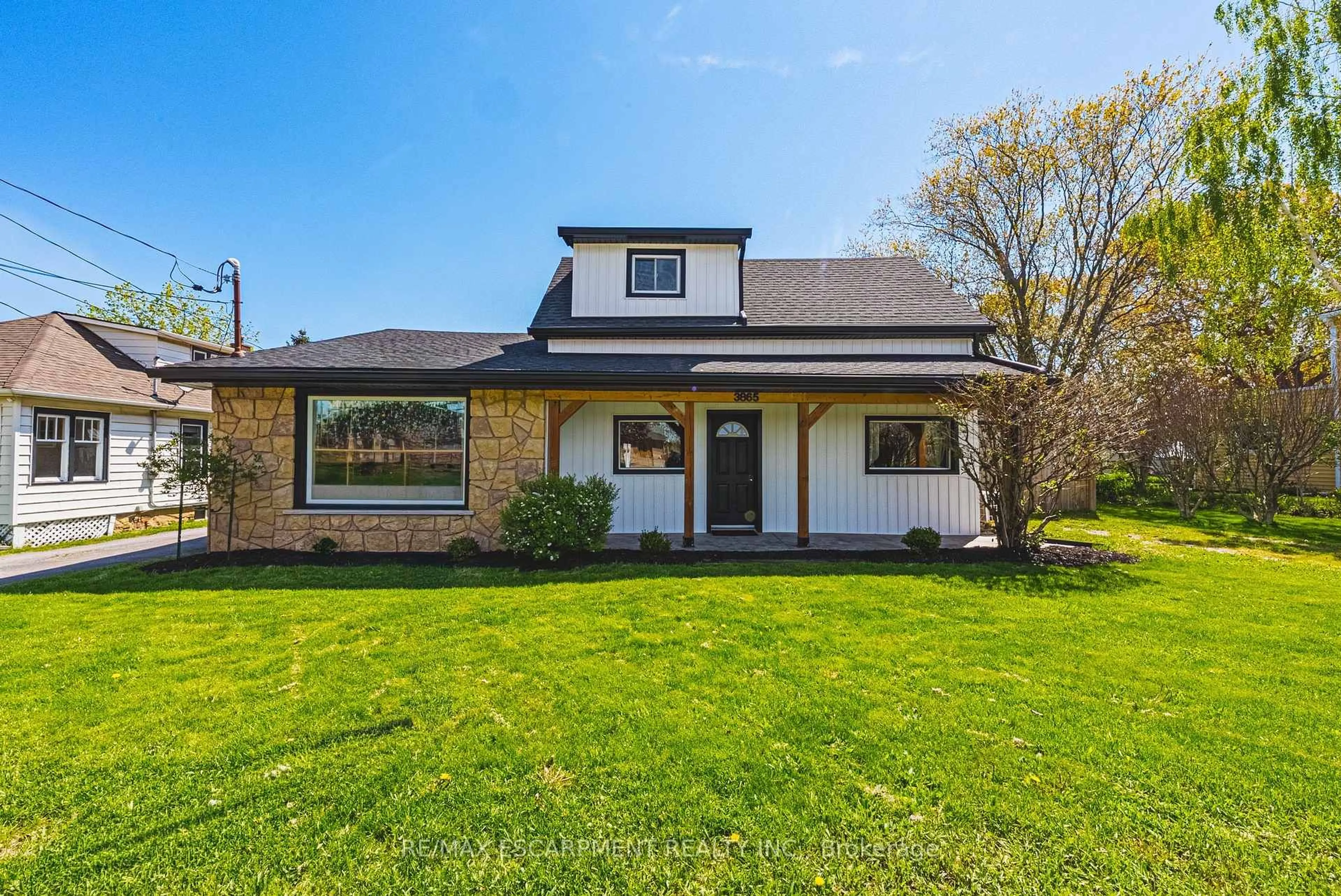 Home with brick exterior material, street for 3865 Victoria Ave, Lincoln Ontario L0R 2C0