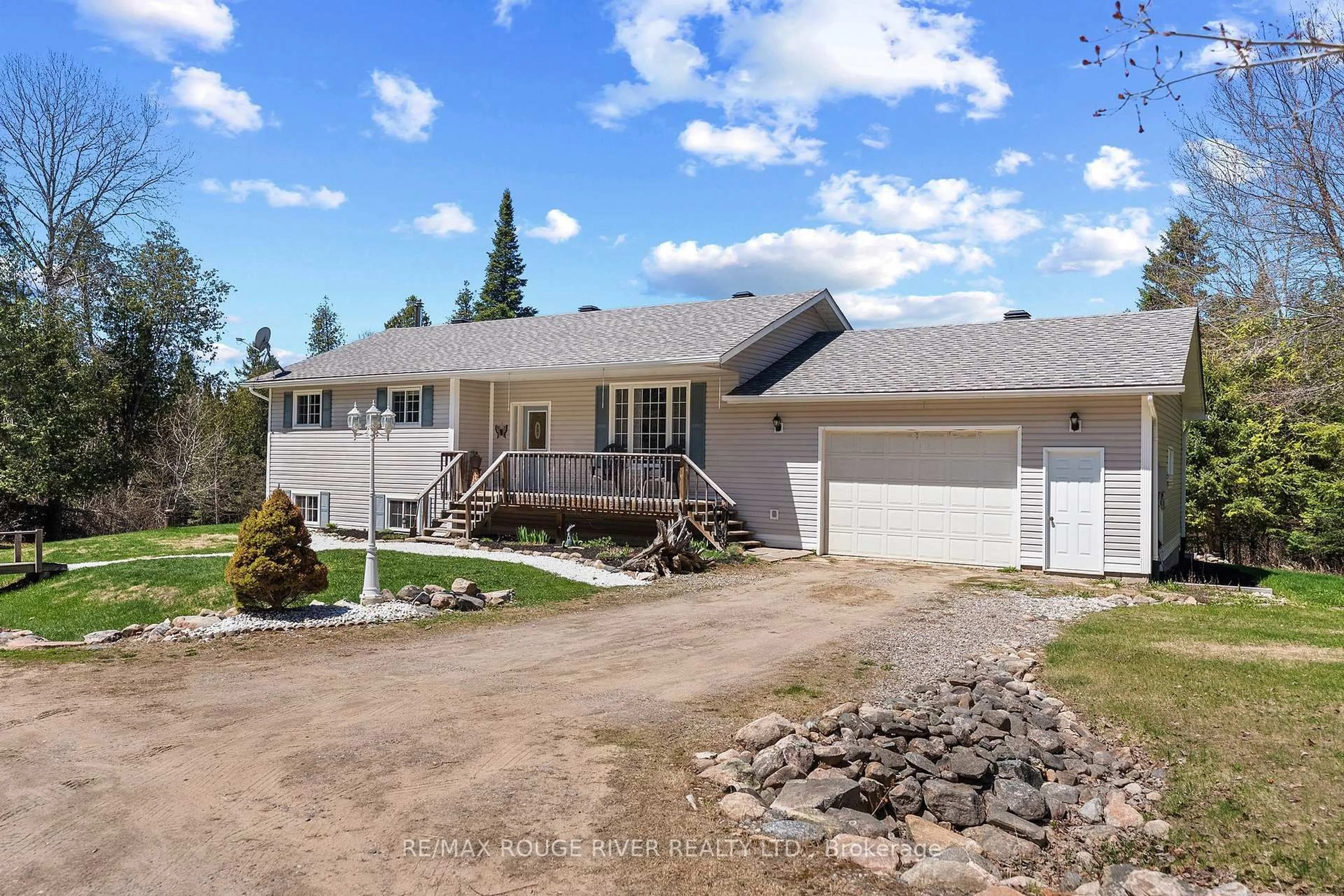 A pic from outside/outdoor area/front of a property/back of a property/a pic from drone, street for 253 Hass Rd, Boulter Ontario K0L 1G0