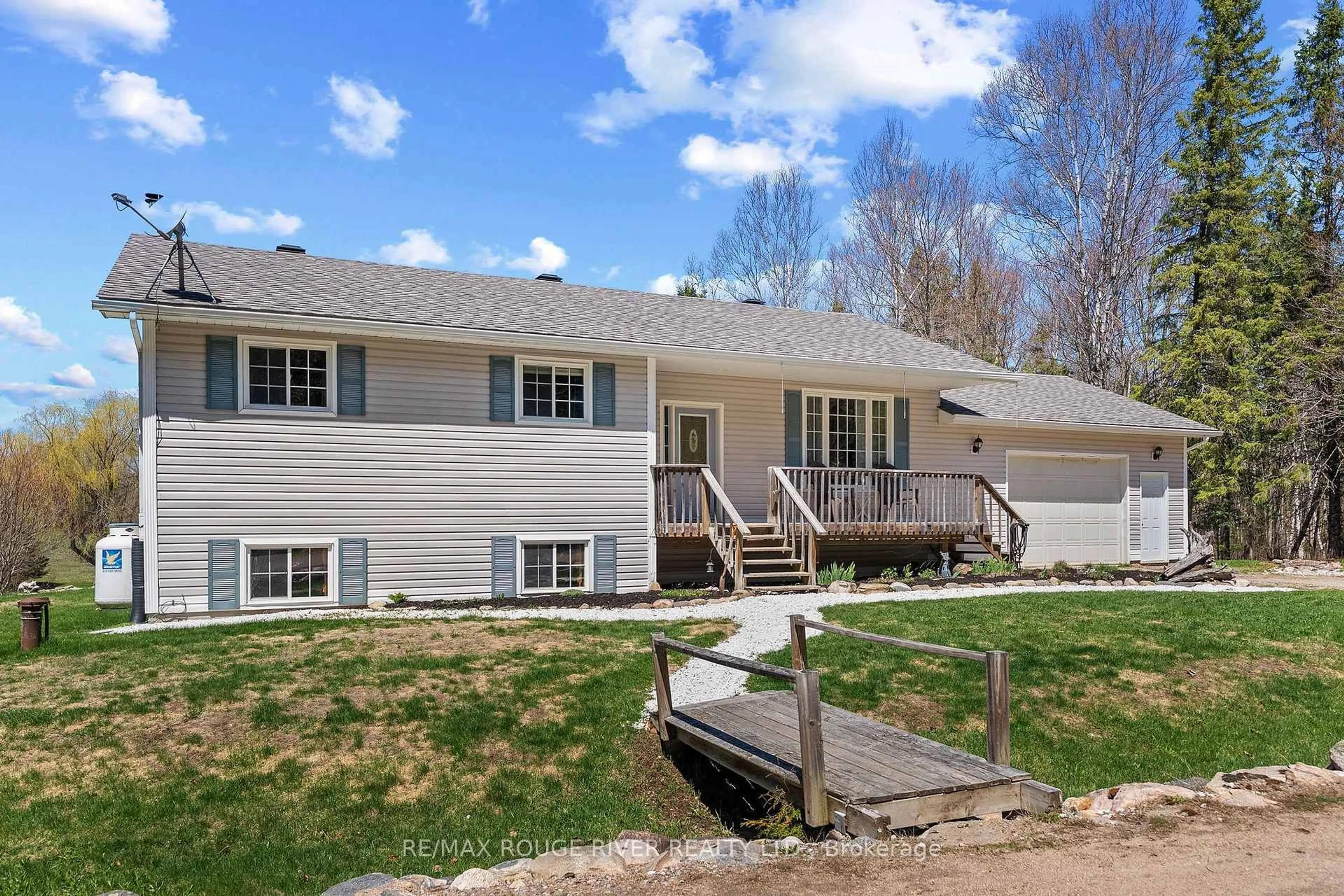 Home with vinyl exterior material, unknown for 253 Hass Rd, Boulter Ontario K0L 1G0
