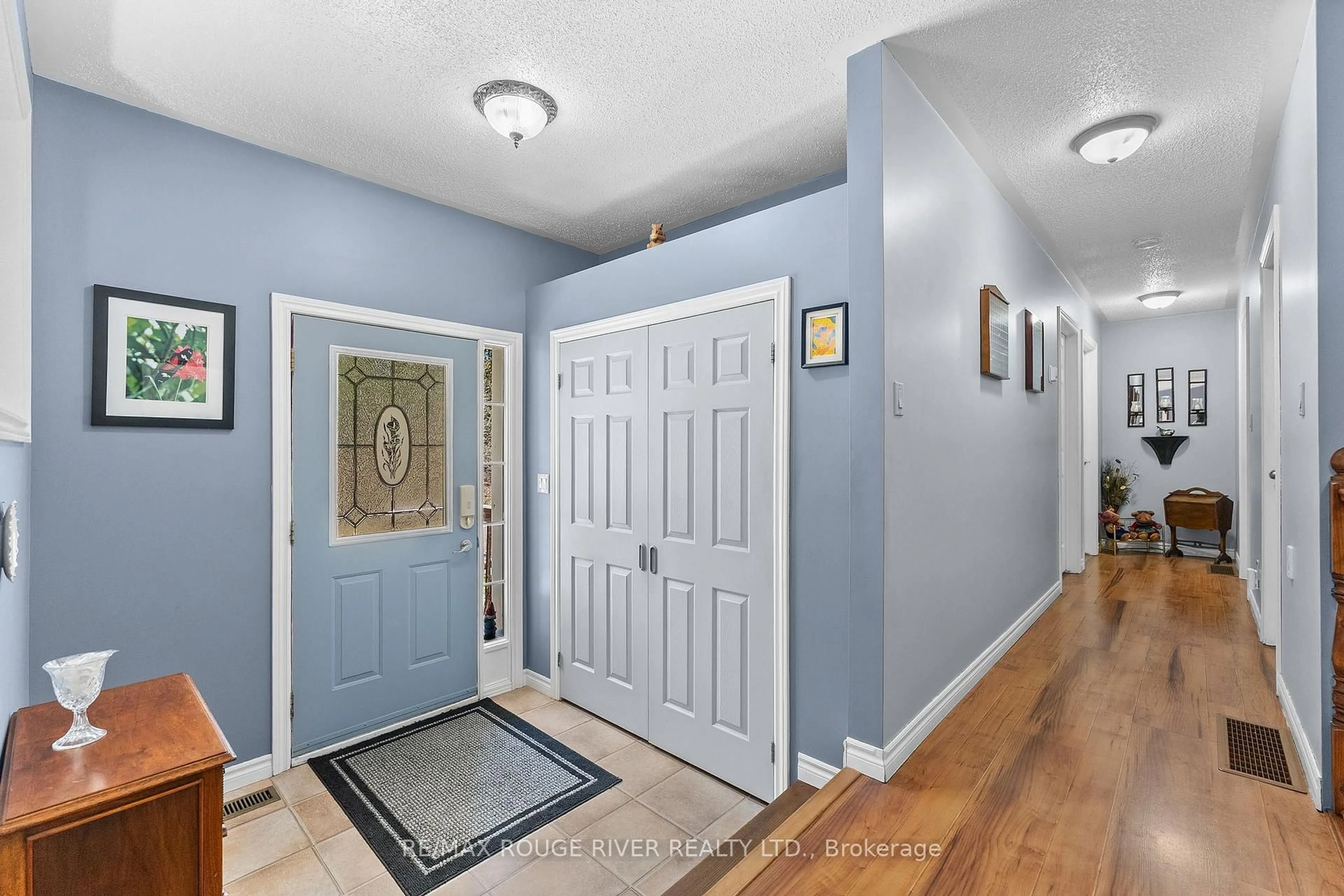 Indoor entryway for 253 Hass Rd, Boulter Ontario K0L 1G0