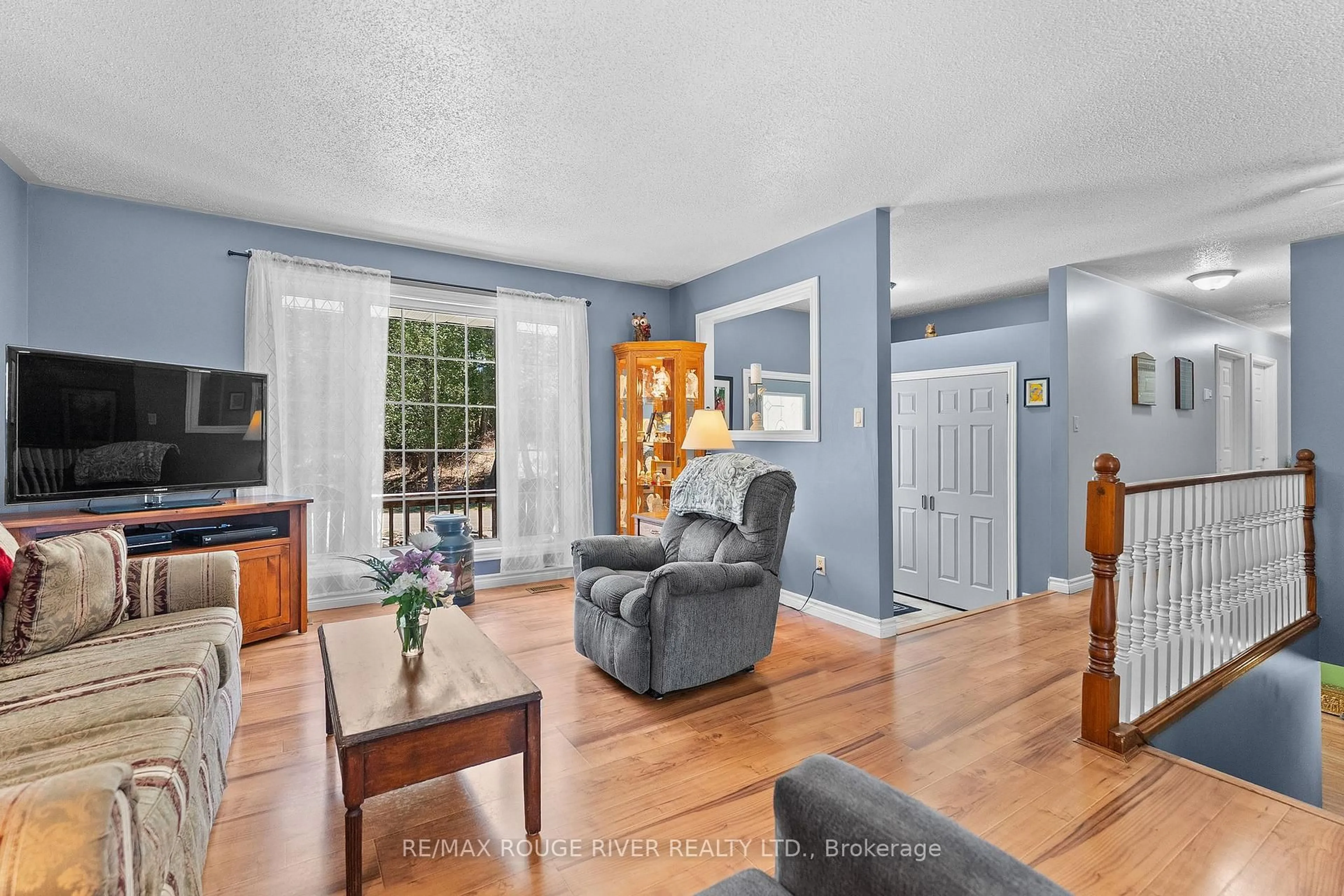 Living room with furniture, unknown for 253 Hass Rd, Boulter Ontario K0L 1G0