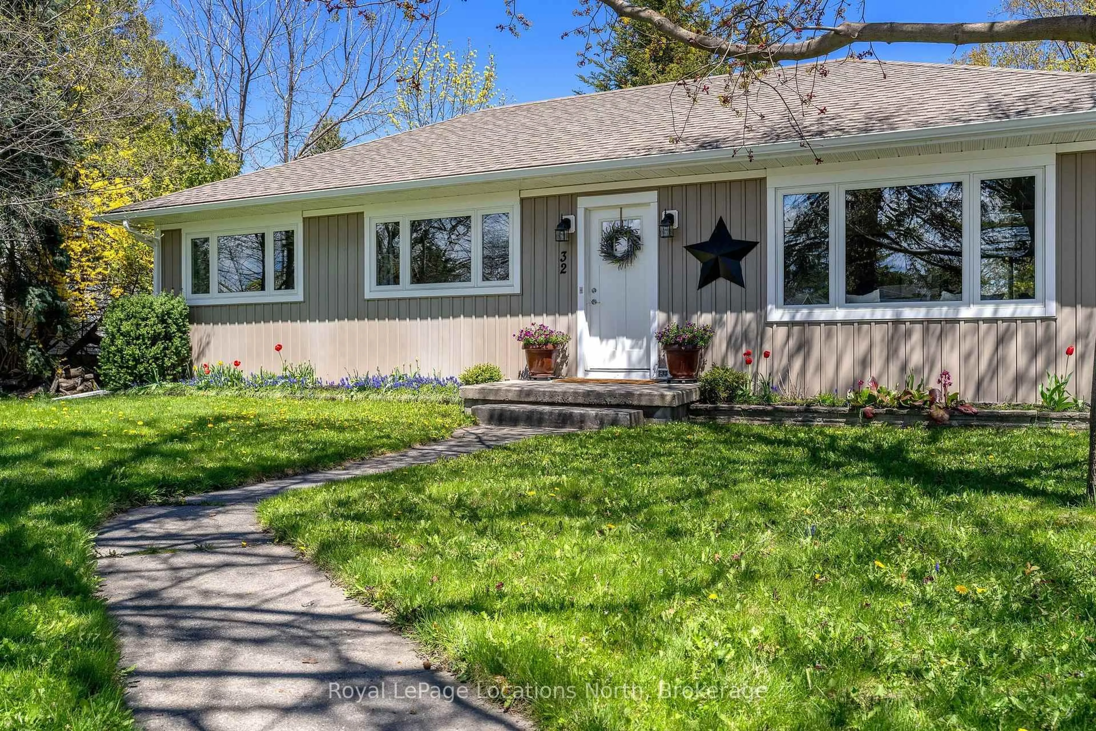 Home with vinyl exterior material, street for 32 Arthur St, Blue Mountains Ontario N0H 2P0