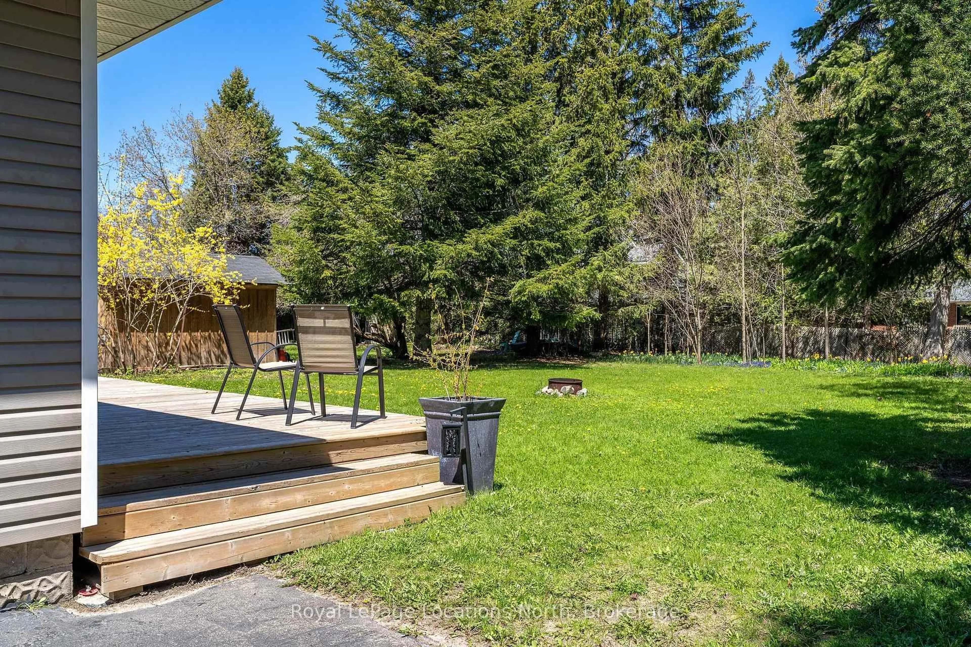 Patio, forest/trees view for 32 Arthur St, Blue Mountains Ontario N0H 2P0