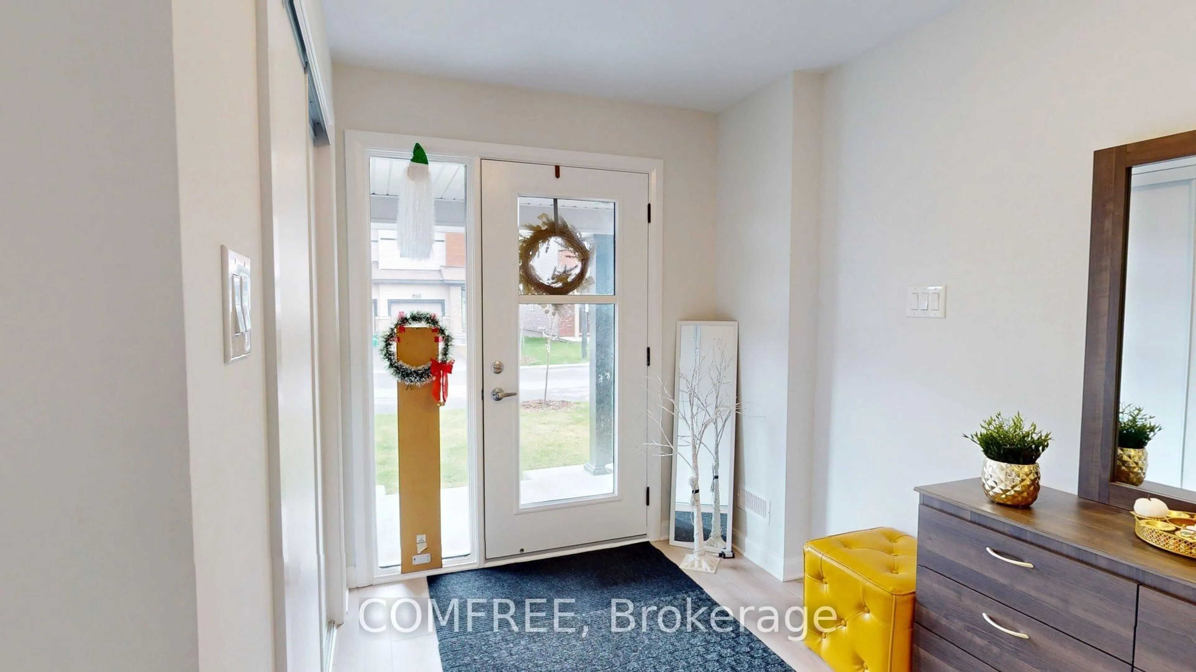 Indoor entryway for 272 Elsie Macgill Walk, Kanata Ontario K2W 0L2