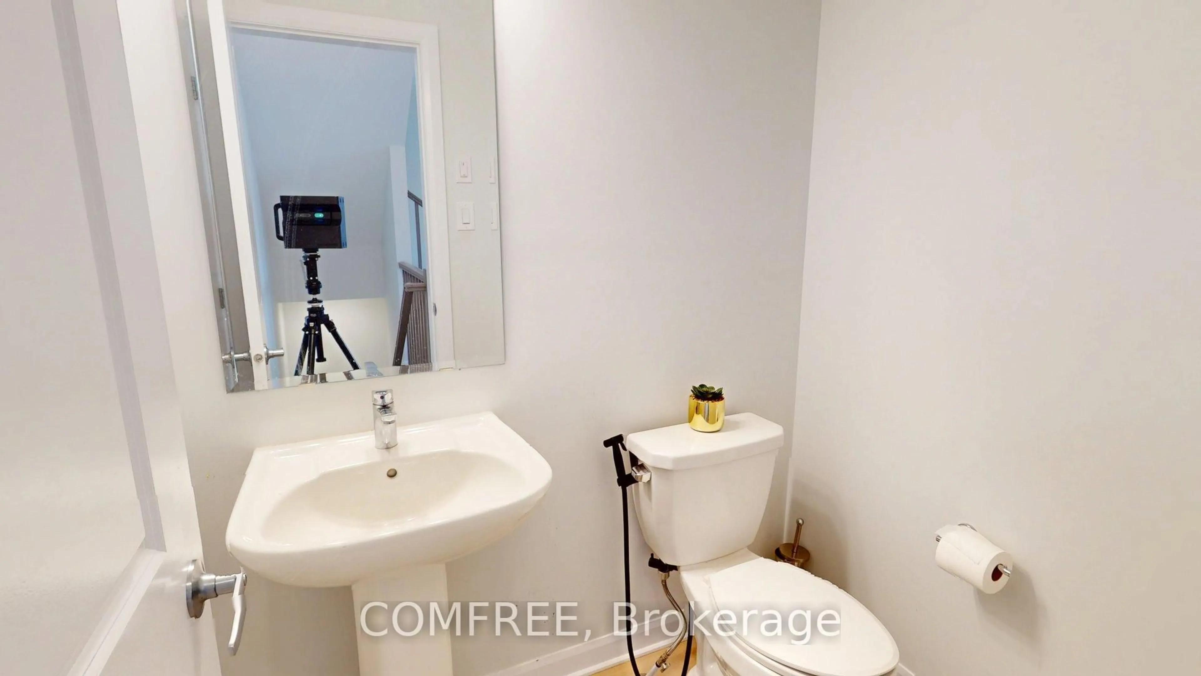 Standard bathroom, unknown for 272 Elsie Macgill Walk, Kanata Ontario K2W 0L2