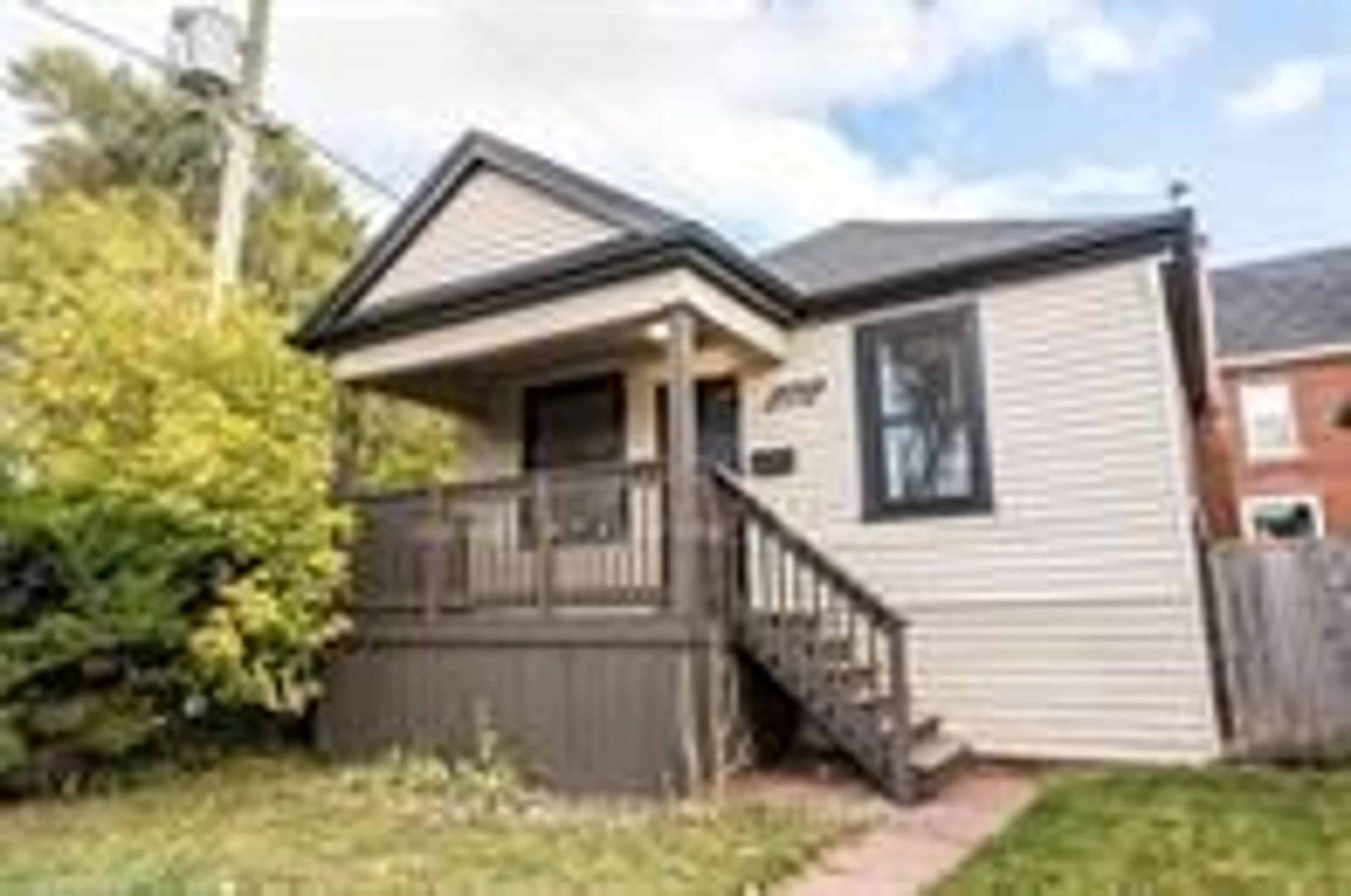 Home with vinyl exterior material, street for 222 Kensington Ave, Hamilton Ontario L8L 7N7