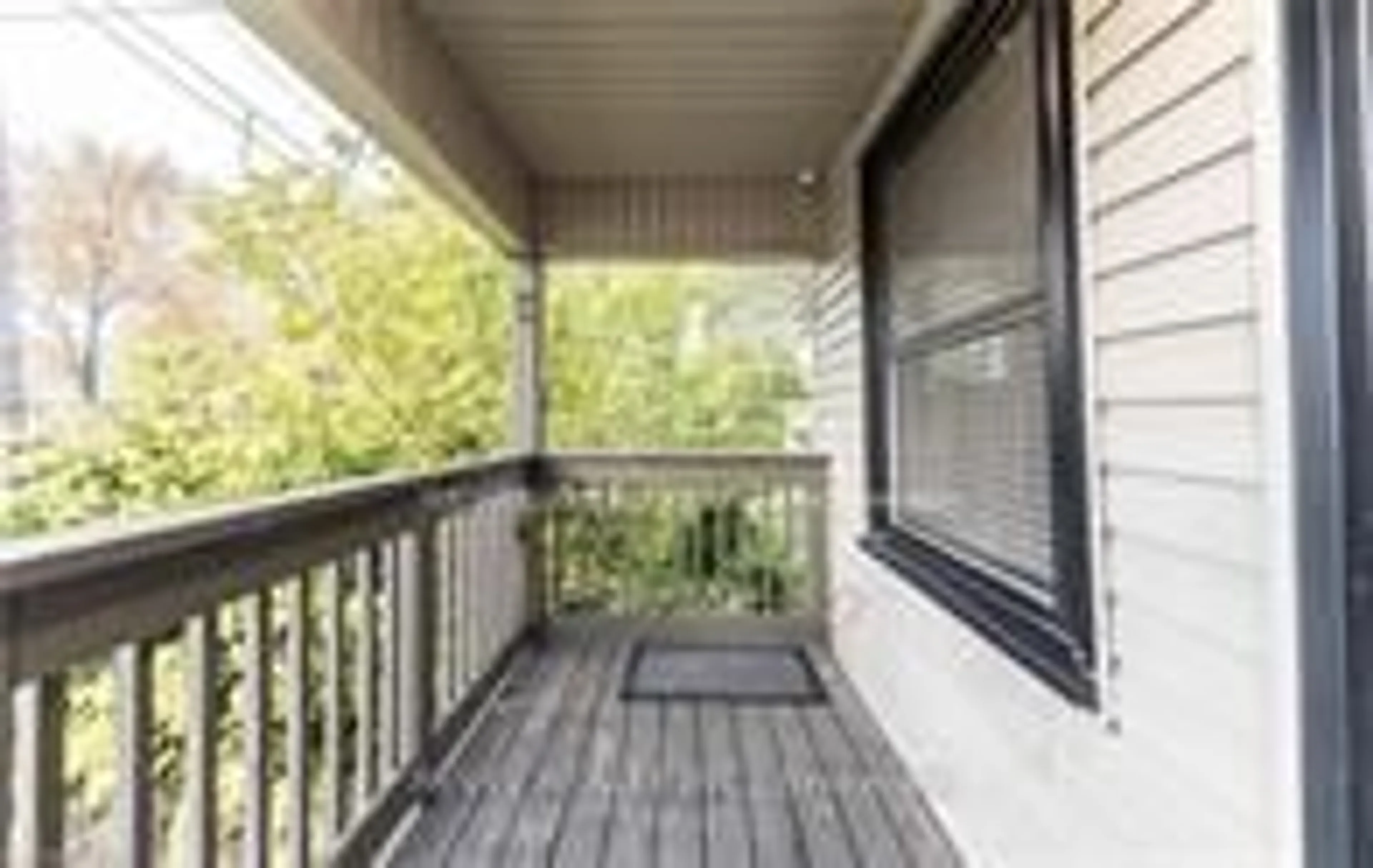 Patio, street for 222 Kensington Ave, Hamilton Ontario L8L 7N7