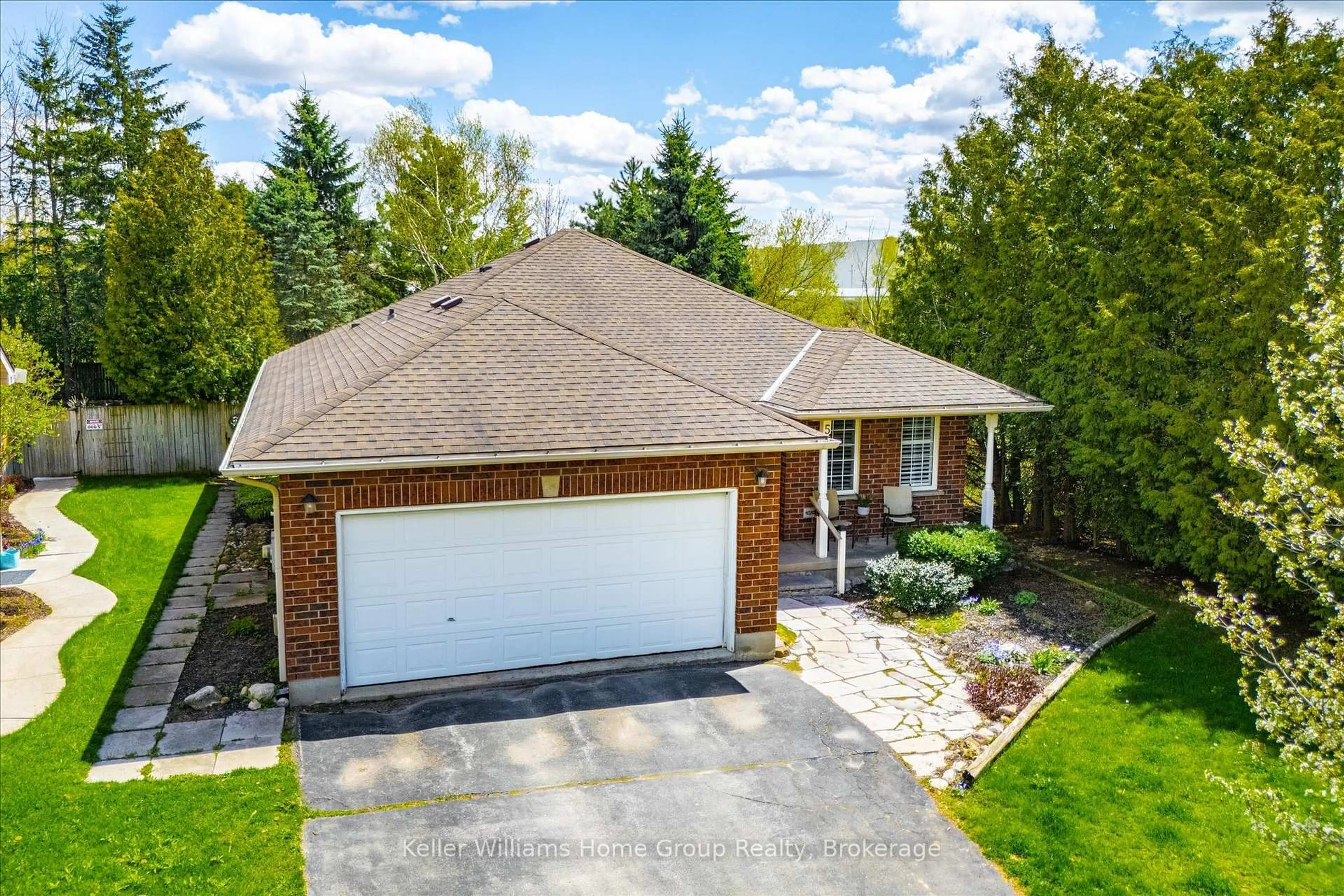 A pic from outside/outdoor area/front of a property/back of a property/a pic from drone, street for 5 Clarke St, Centre Wellington Ontario N0B 1S0