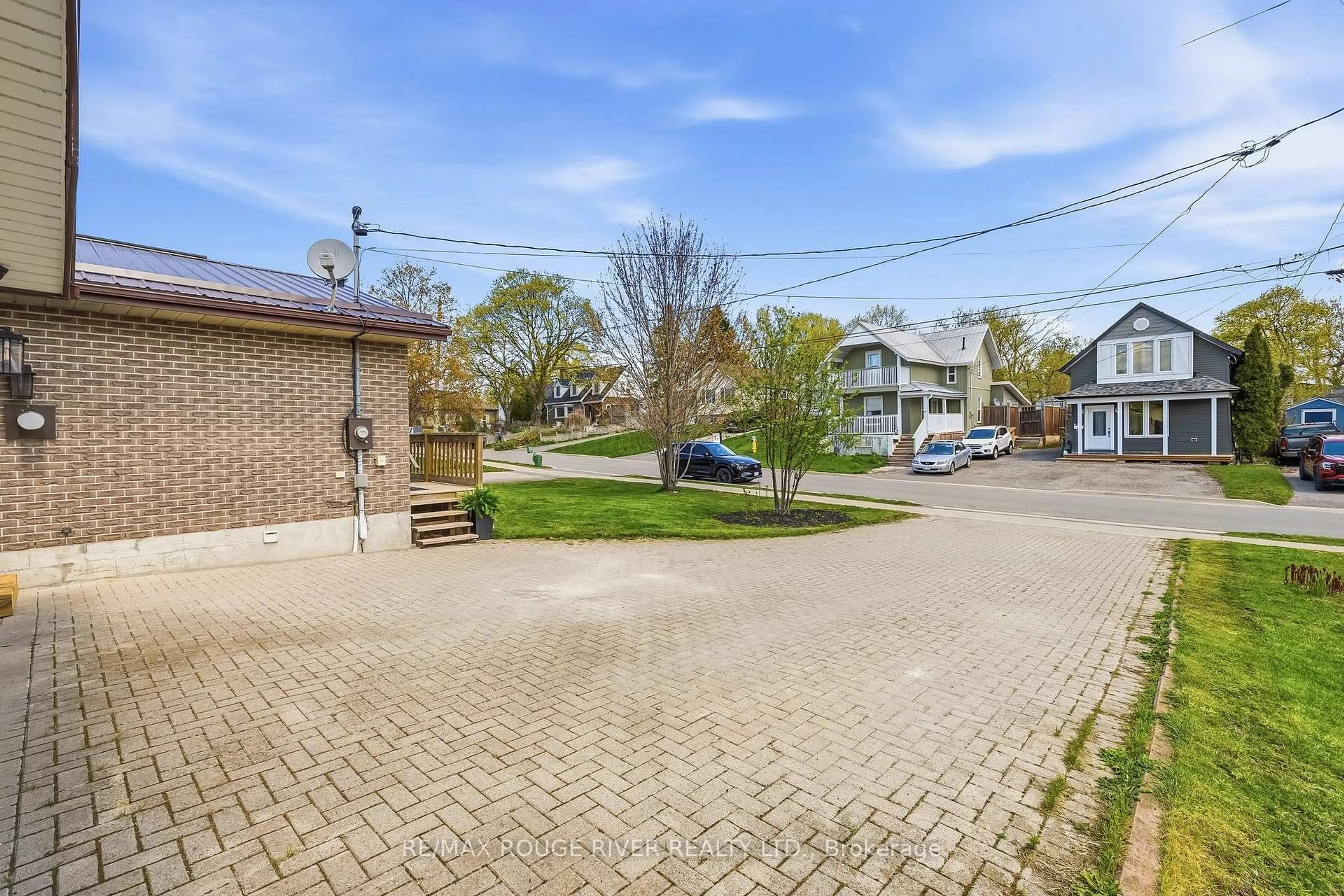A pic from outside/outdoor area/front of a property/back of a property/a pic from drone, street for 19 Caroline St, Kawartha Lakes Ontario K9V 1T2