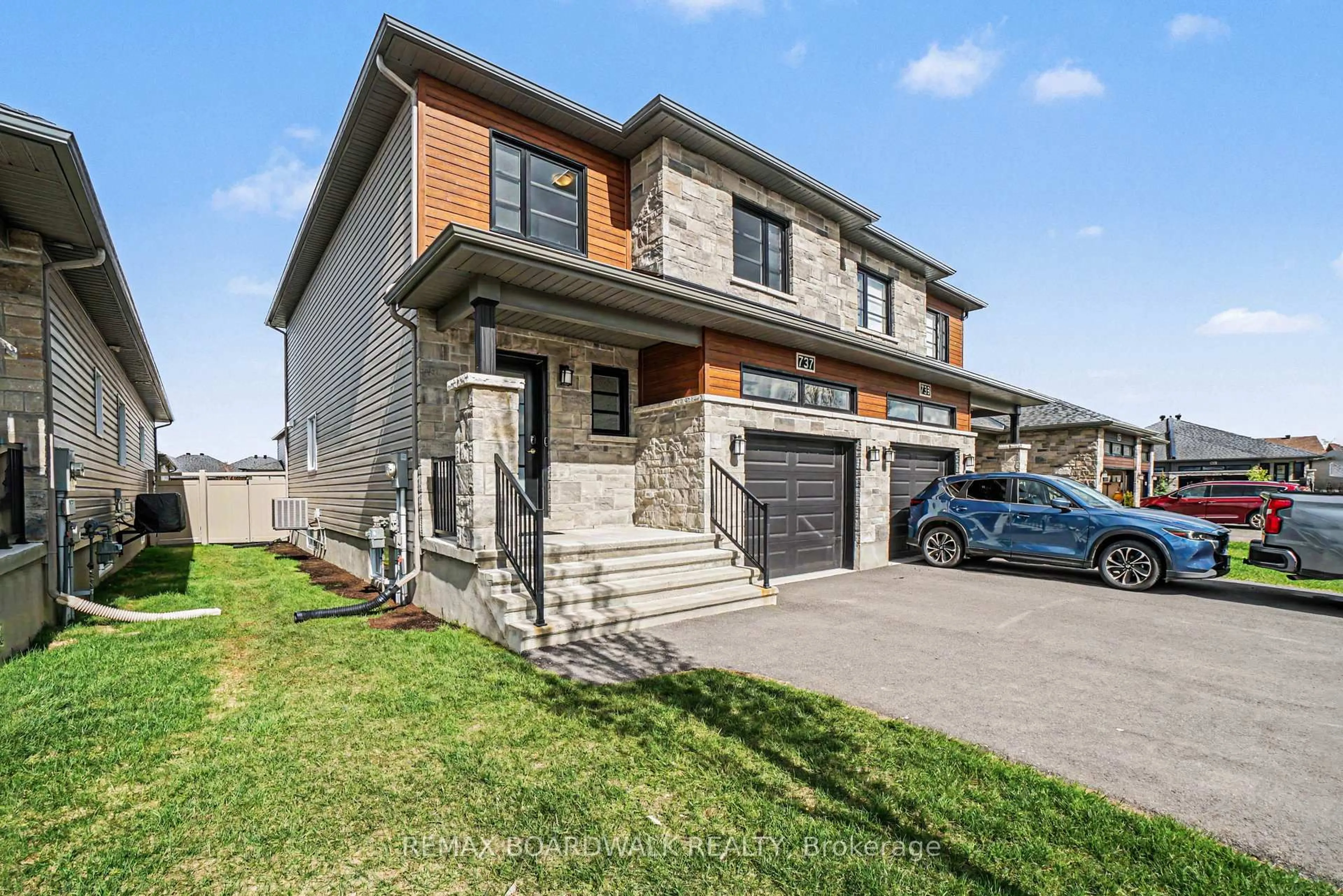 Home with brick exterior material, street for 737 Azure St, Russell Ontario K4R 0E6