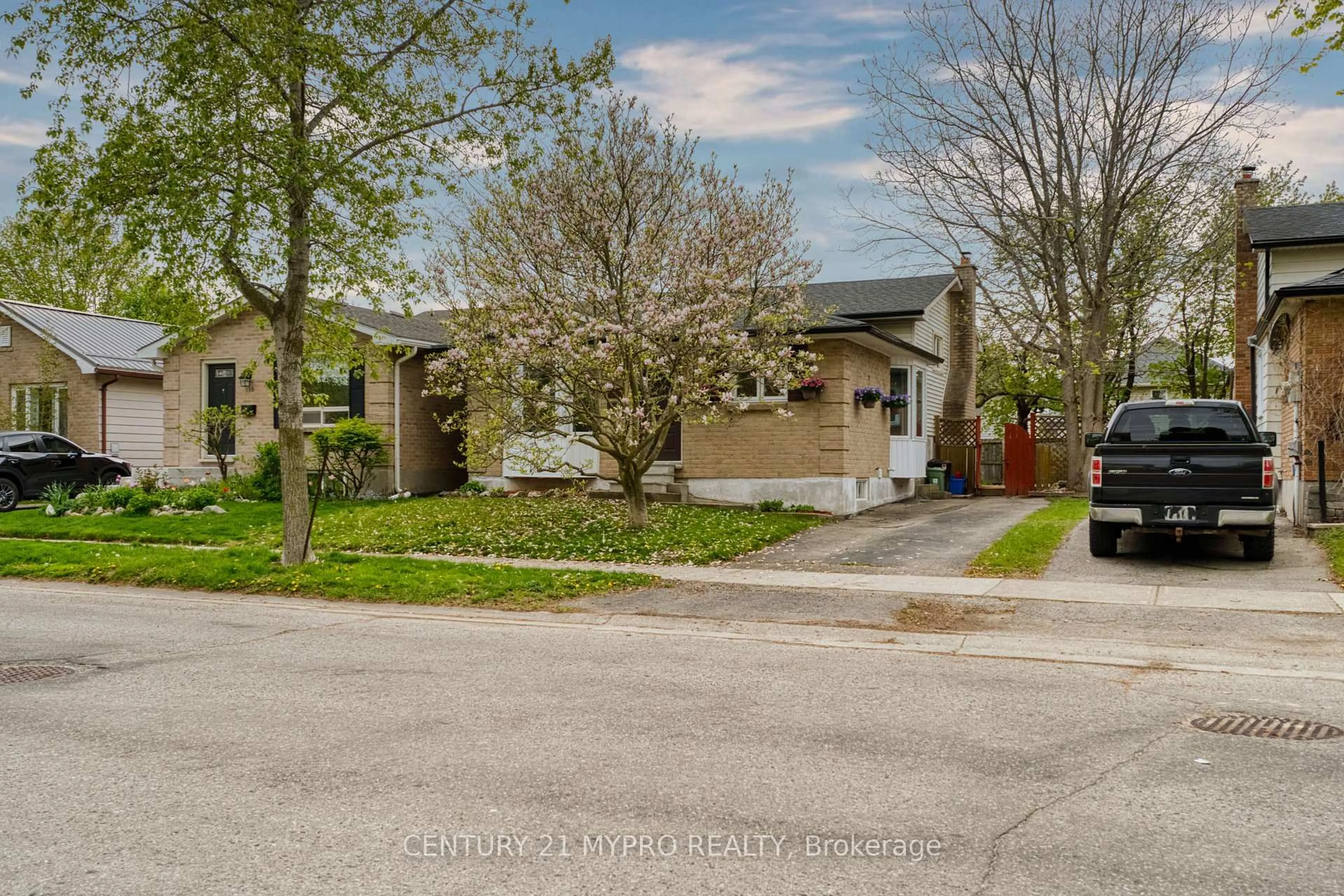 A pic from outside/outdoor area/front of a property/back of a property/a pic from drone, street for 122 Olympic Cres, London North Ontario N6G 3P7