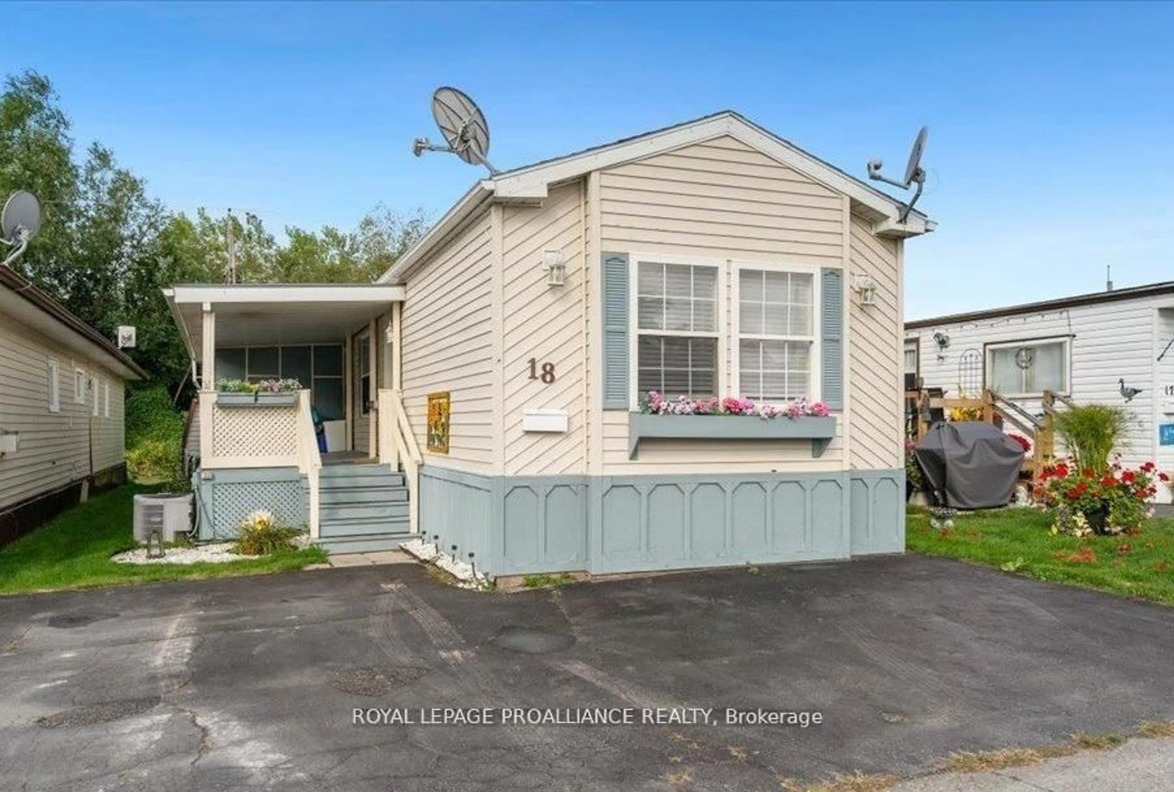 Home with vinyl exterior material, street for 311 Dundas St #18, Quinte West Ontario K8V 1M1