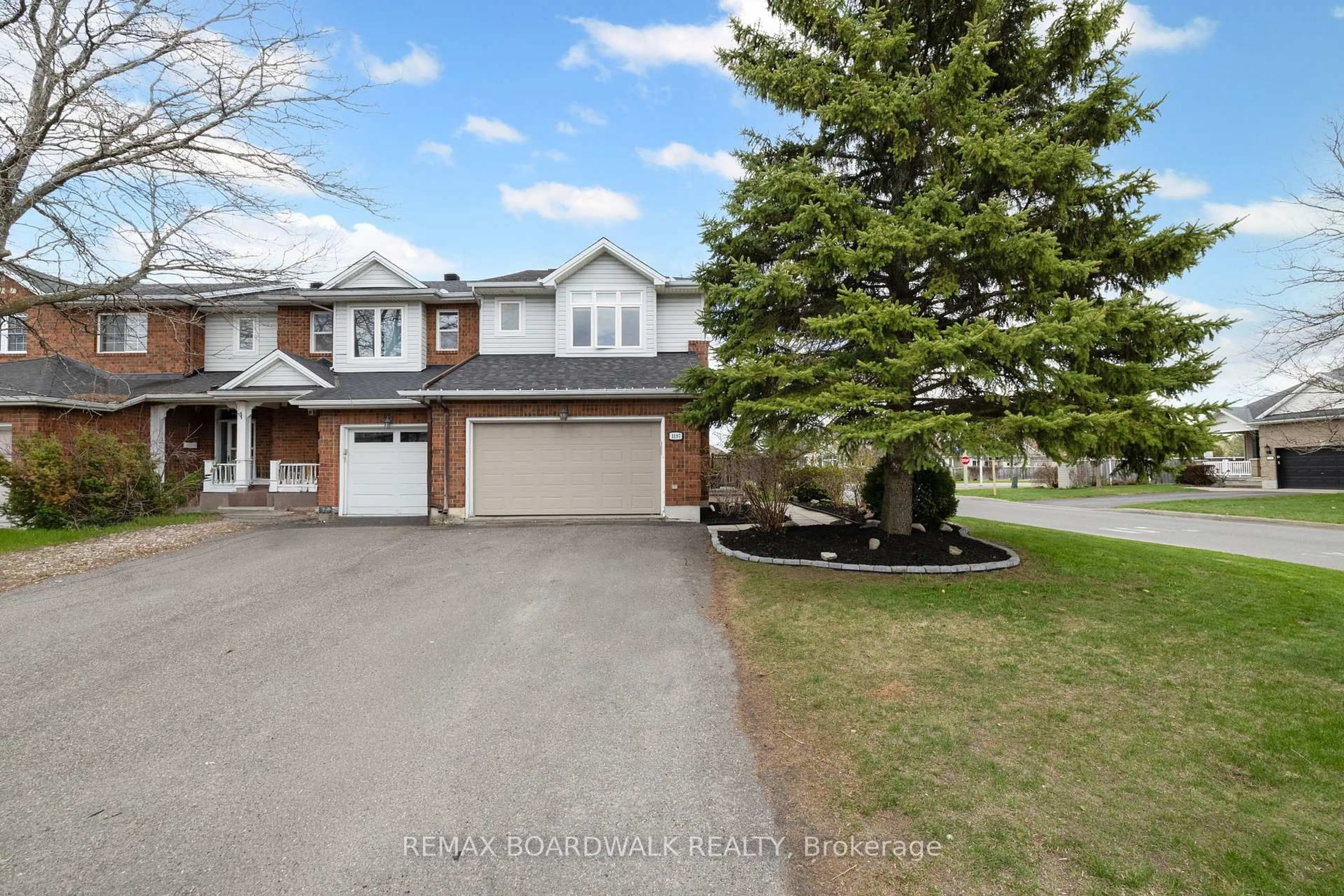 A pic from outside/outdoor area/front of a property/back of a property/a pic from drone, street for 1197 Lichen Ave, Orleans Ontario K4A 4A5