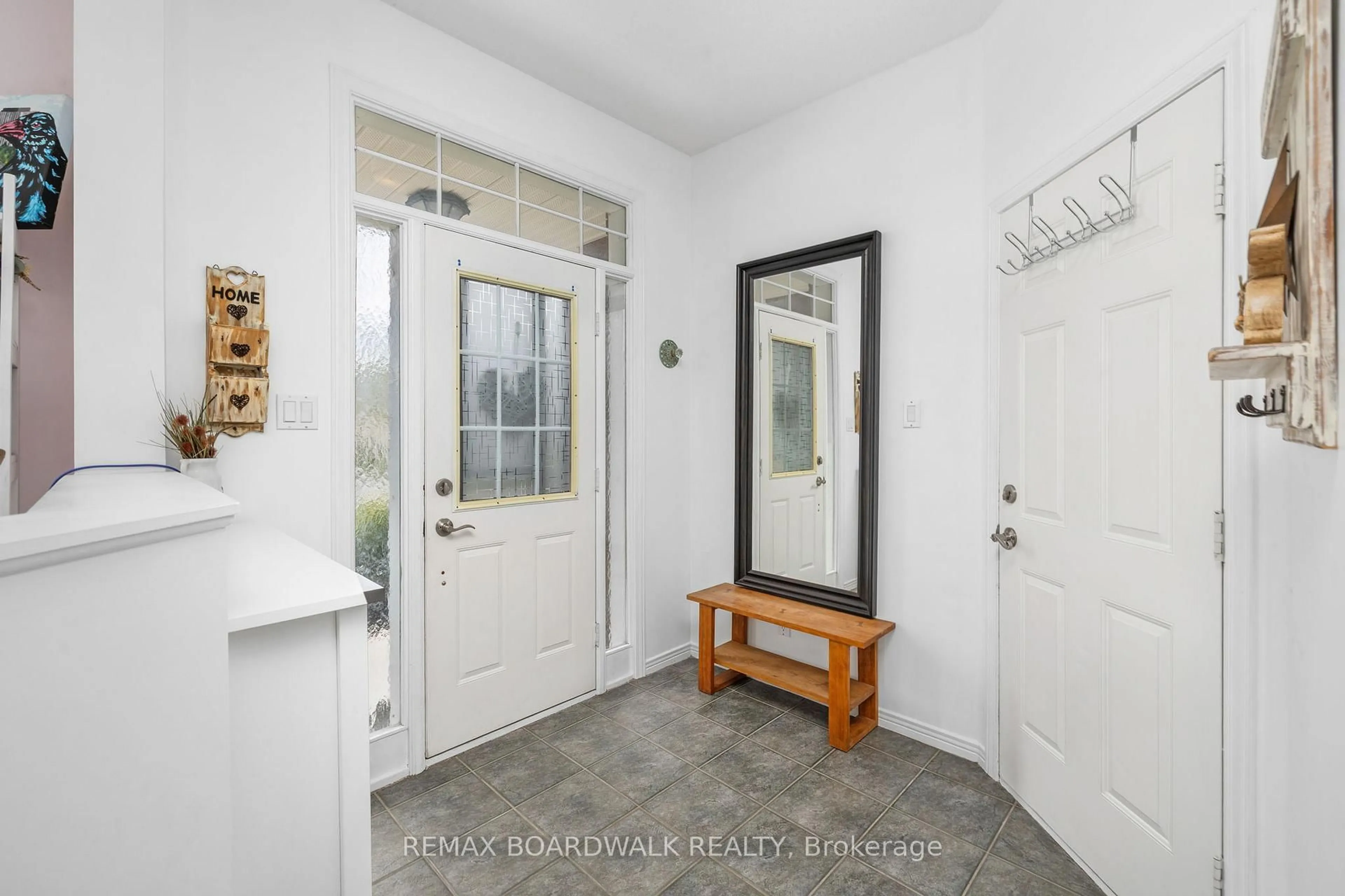 Indoor entryway for 1197 Lichen Ave, Orleans Ontario K4A 4A5