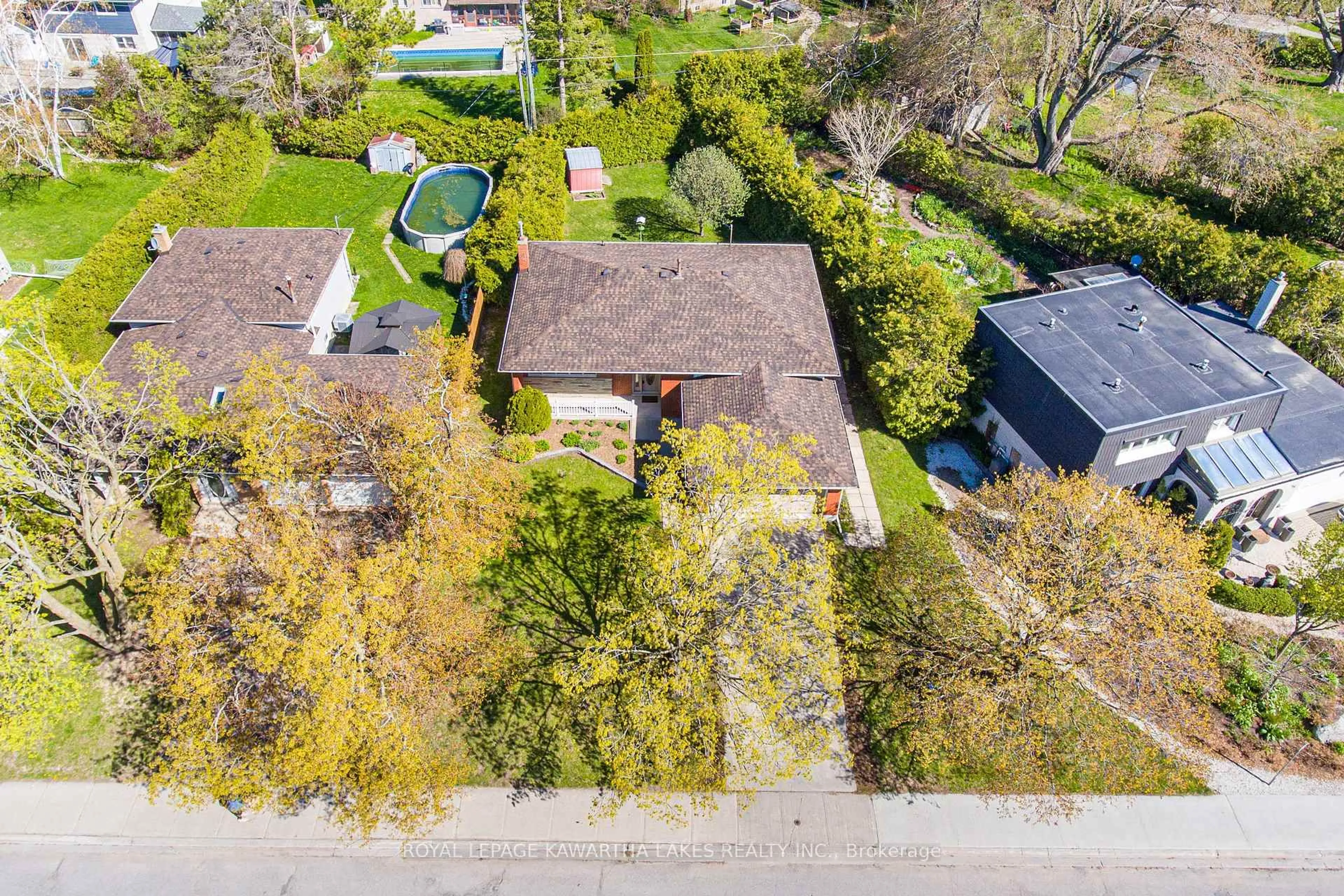 A pic from outside/outdoor area/front of a property/back of a property/a pic from drone, street for 52 Sanderling Cres, Kawartha Lakes Ontario K9V 4N2