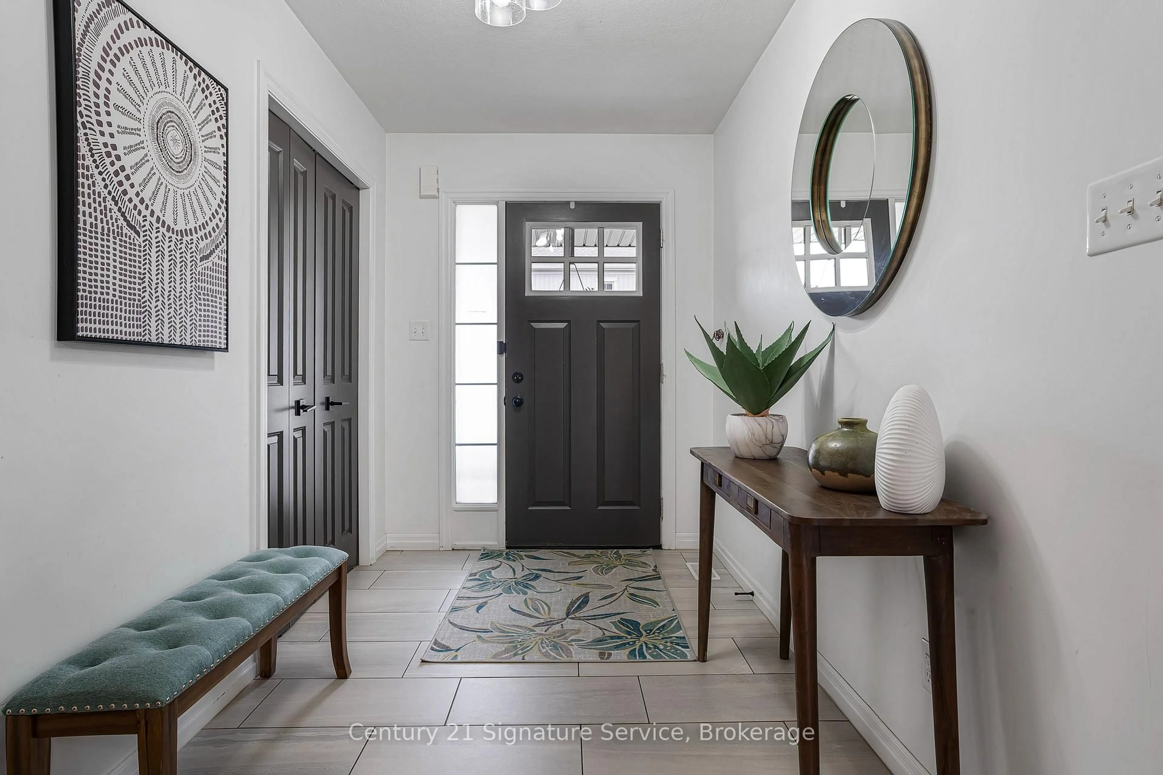 Indoor entryway for 135 Hardcastle Dr #17, Cambridge Ontario N1S 0B6