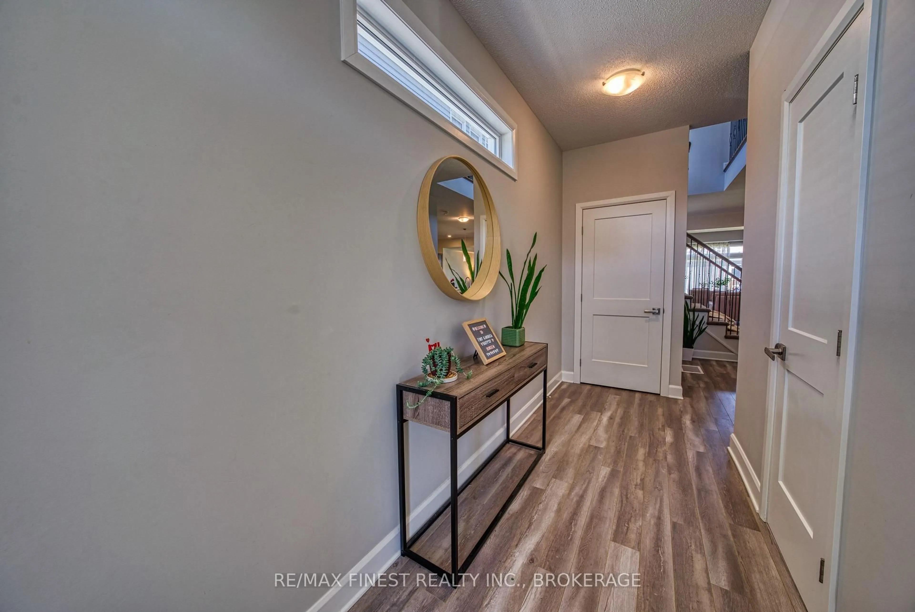 Indoor entryway for 1372 Andersen Dr, Kingston Ontario K7P 0P4
