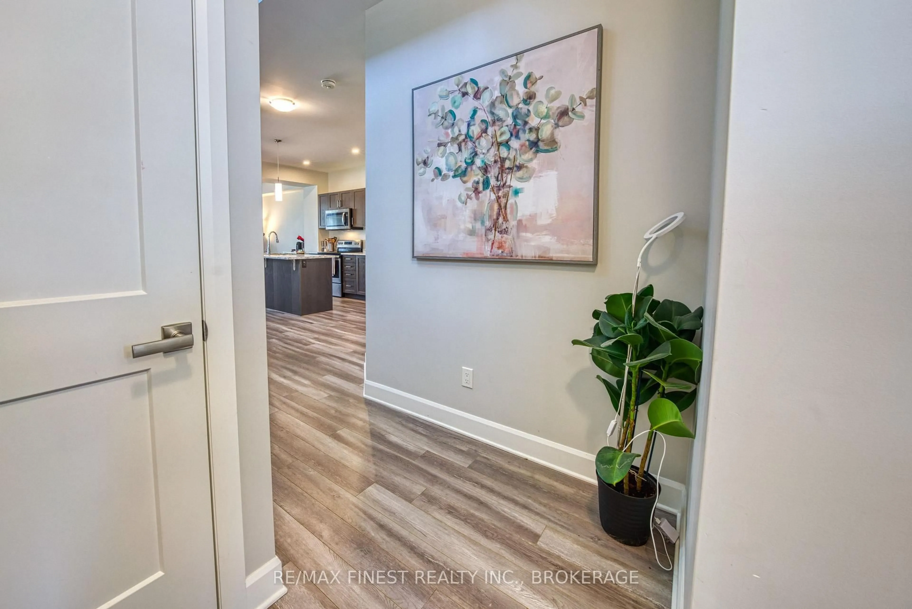 Indoor entryway for 1372 Andersen Dr, Kingston Ontario K7P 0P4