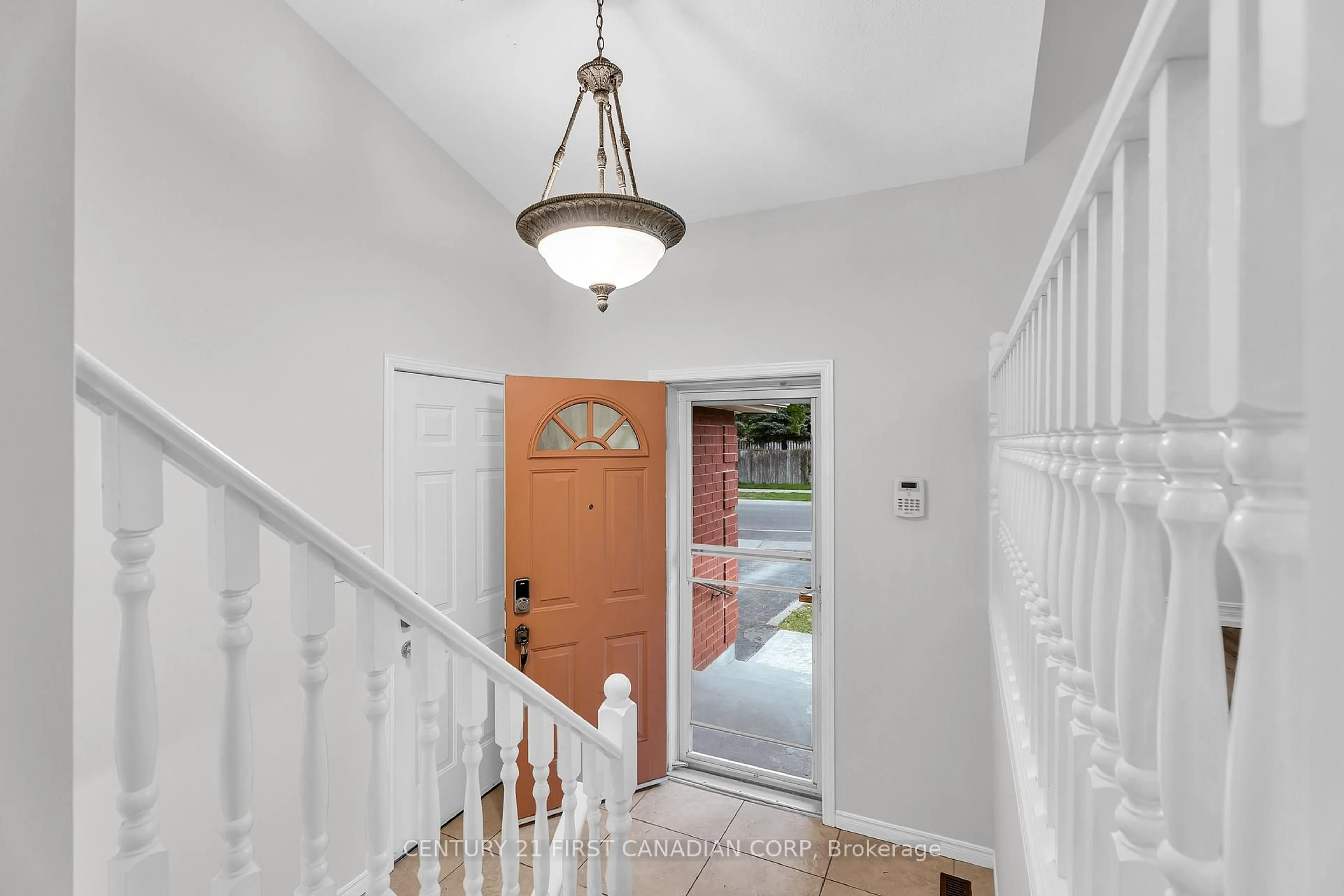 Indoor foyer for 293 Blue Forest Dr, London North Ontario N6G 3J7