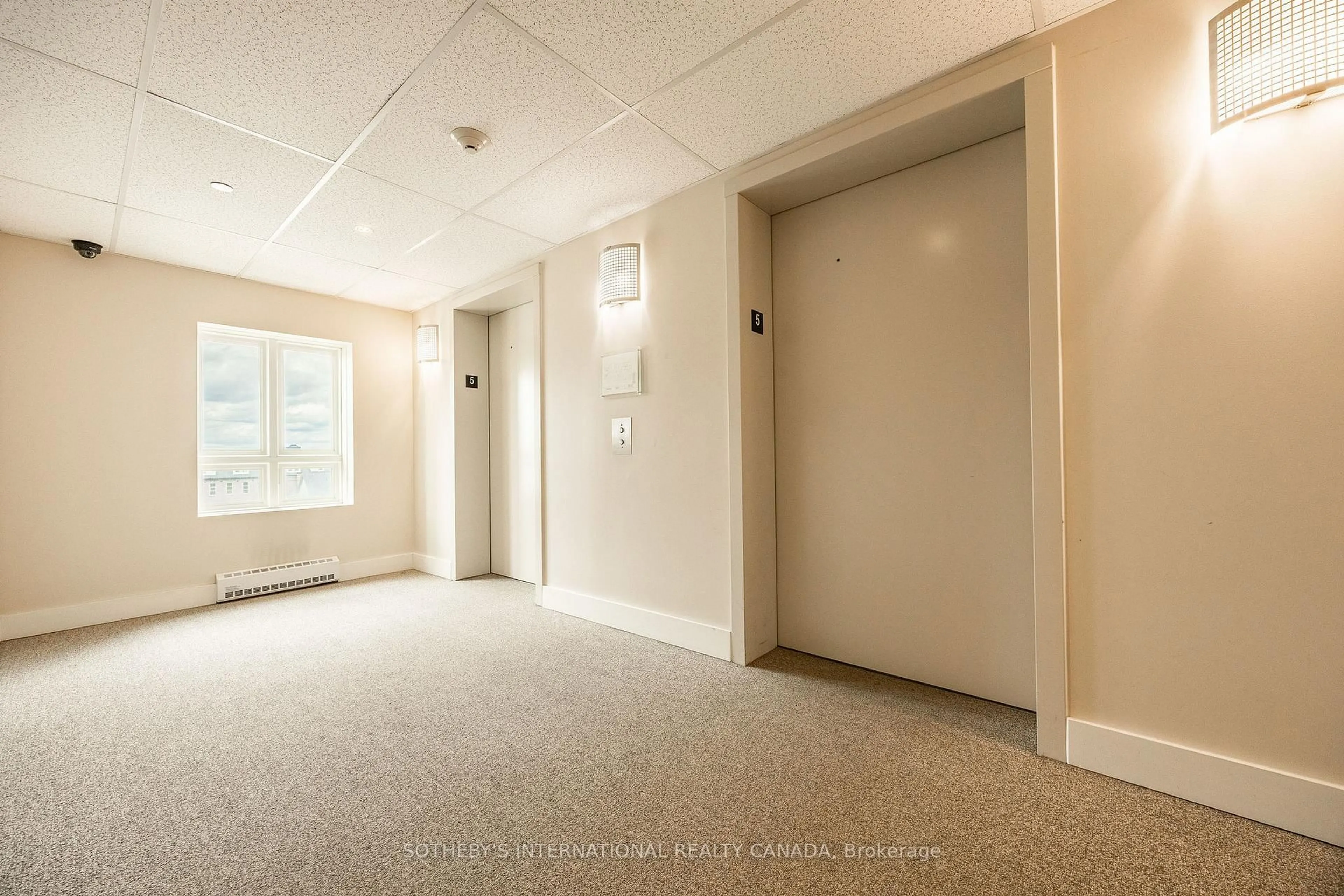 Indoor foyer for 155 Water St #502, Cambridge Ontario N1R 3E3