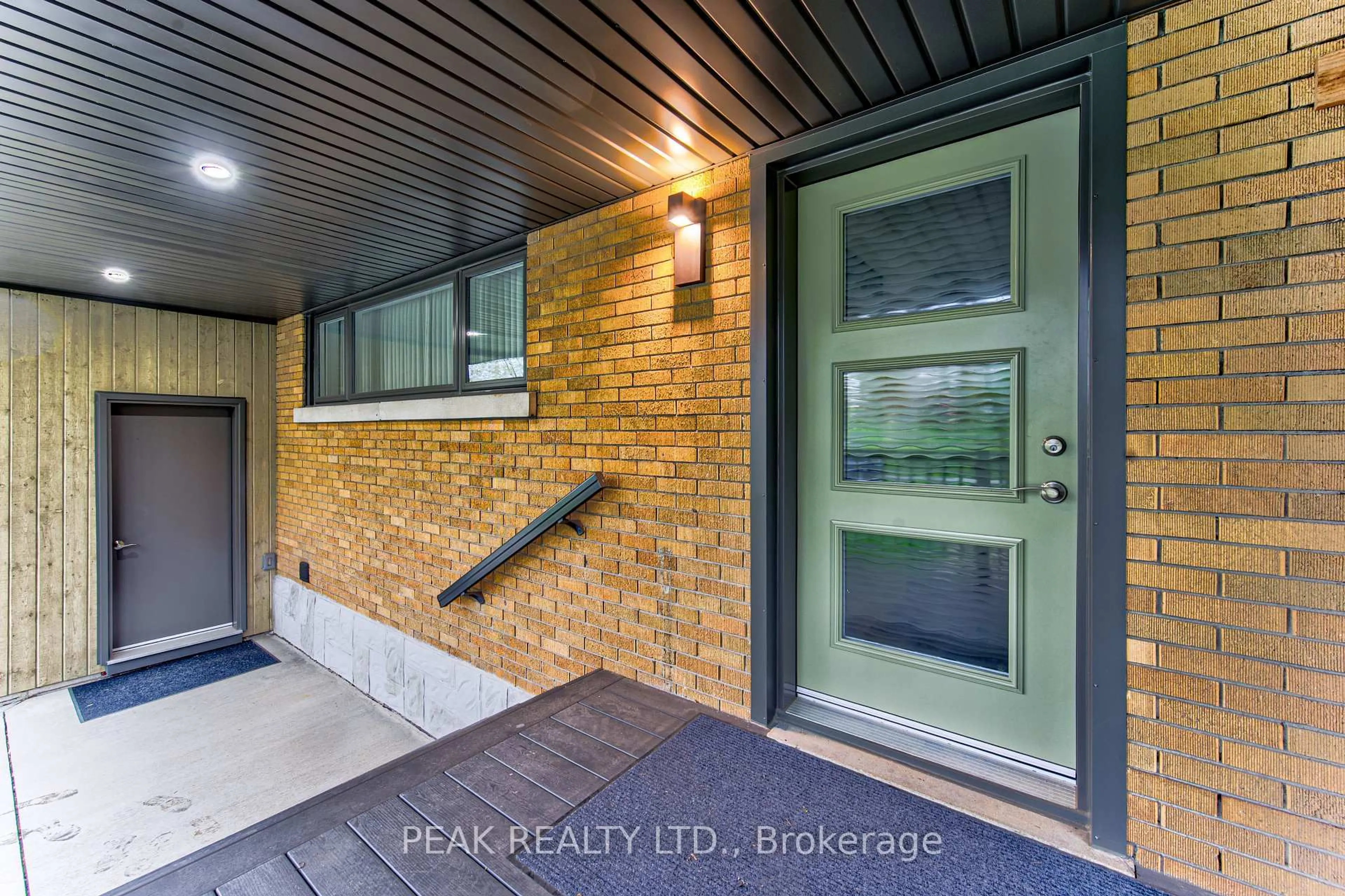 Indoor entryway for 339 Grandview Ave, Wilmot Ontario N3A 1L5