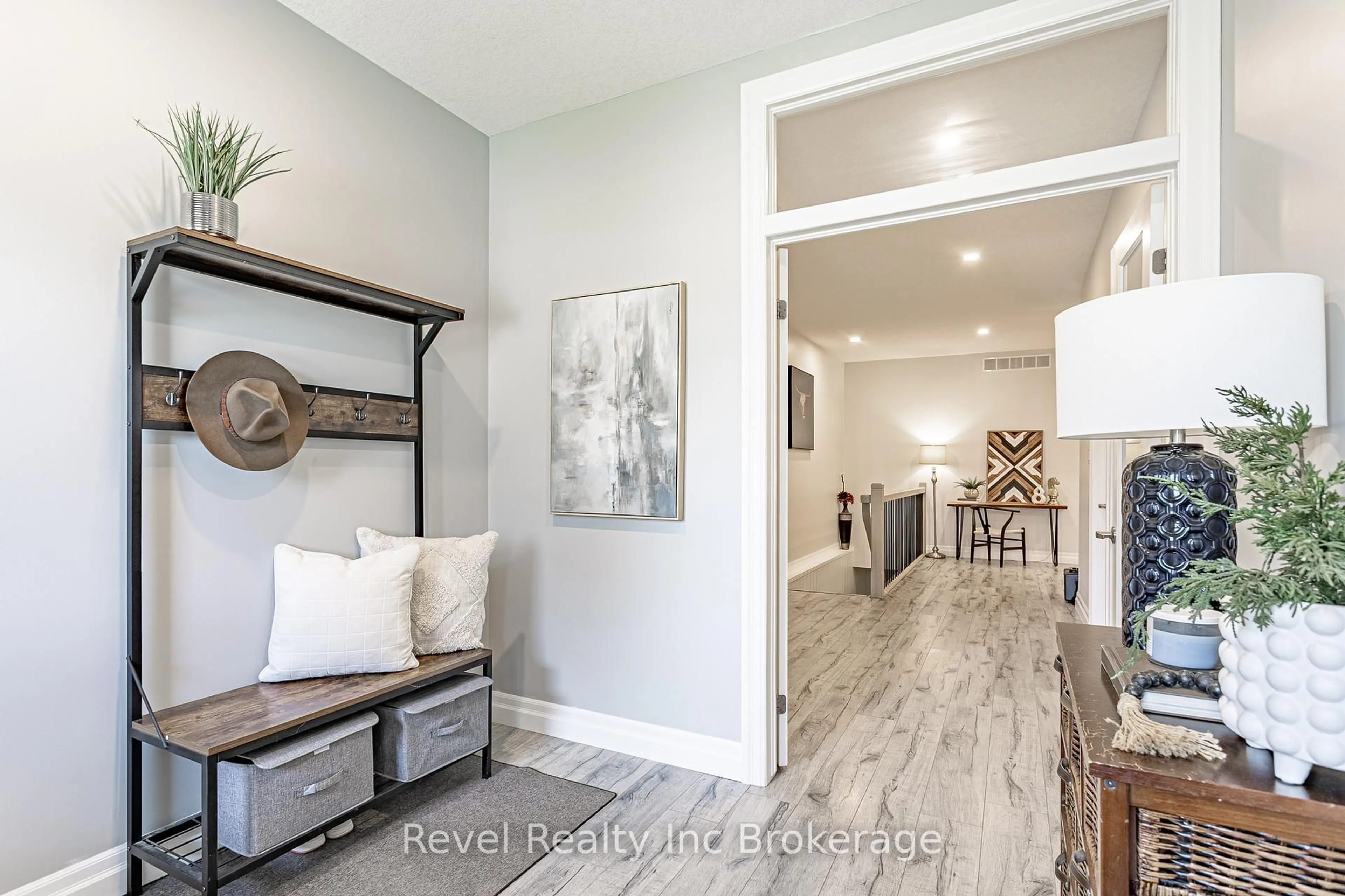 Indoor entryway for 538 Lampman Pl, Woodstock Ontario N4S 8L6