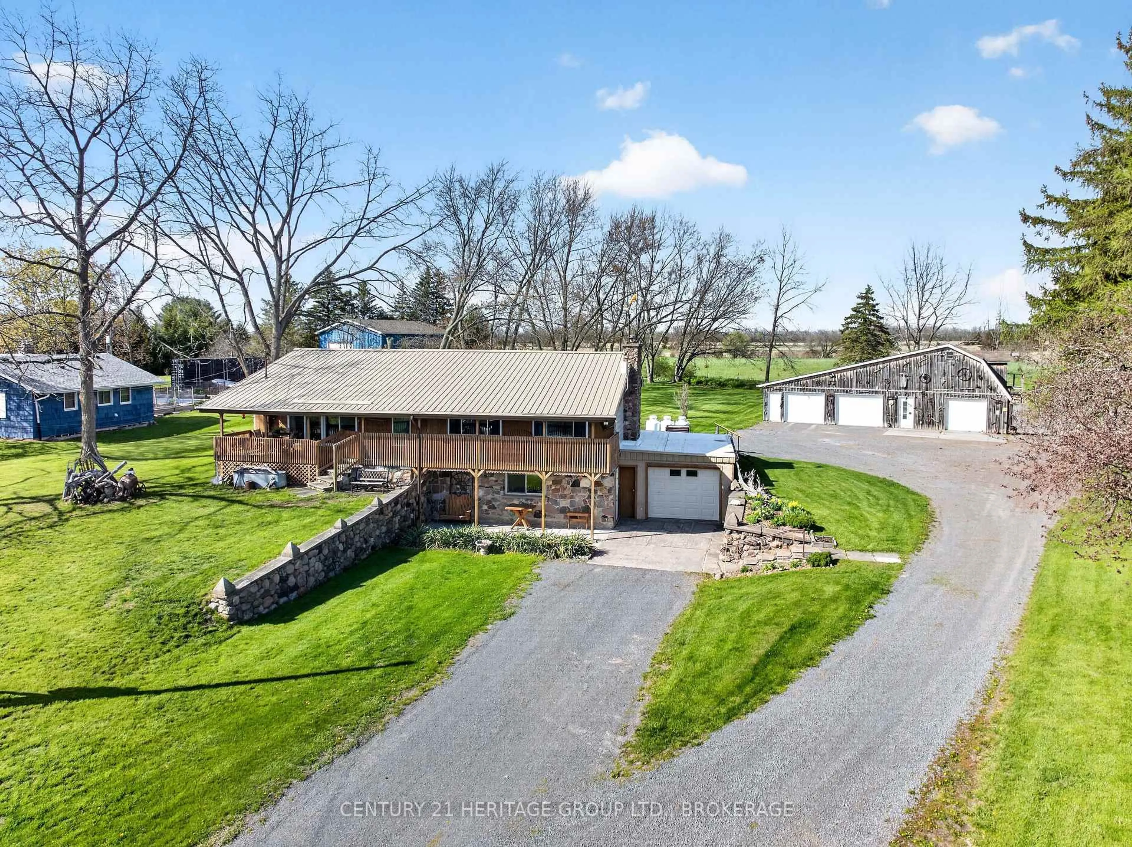 A pic from outside/outdoor area/front of a property/back of a property/a pic from drone, unknown for 217 Wellington St, Bath Ontario K0H 1G0