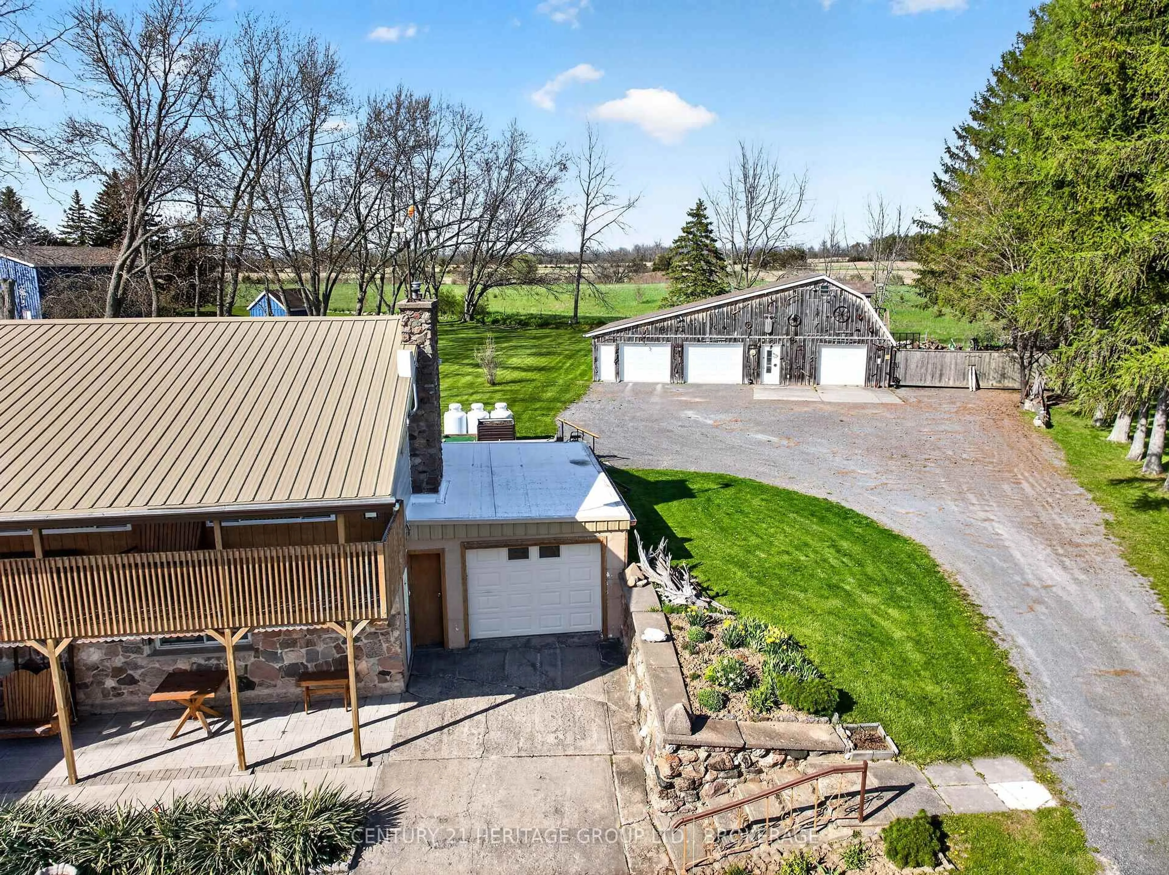 A pic from outside/outdoor area/front of a property/back of a property/a pic from drone, unknown for 217 Wellington St, Bath Ontario K0H 1G0