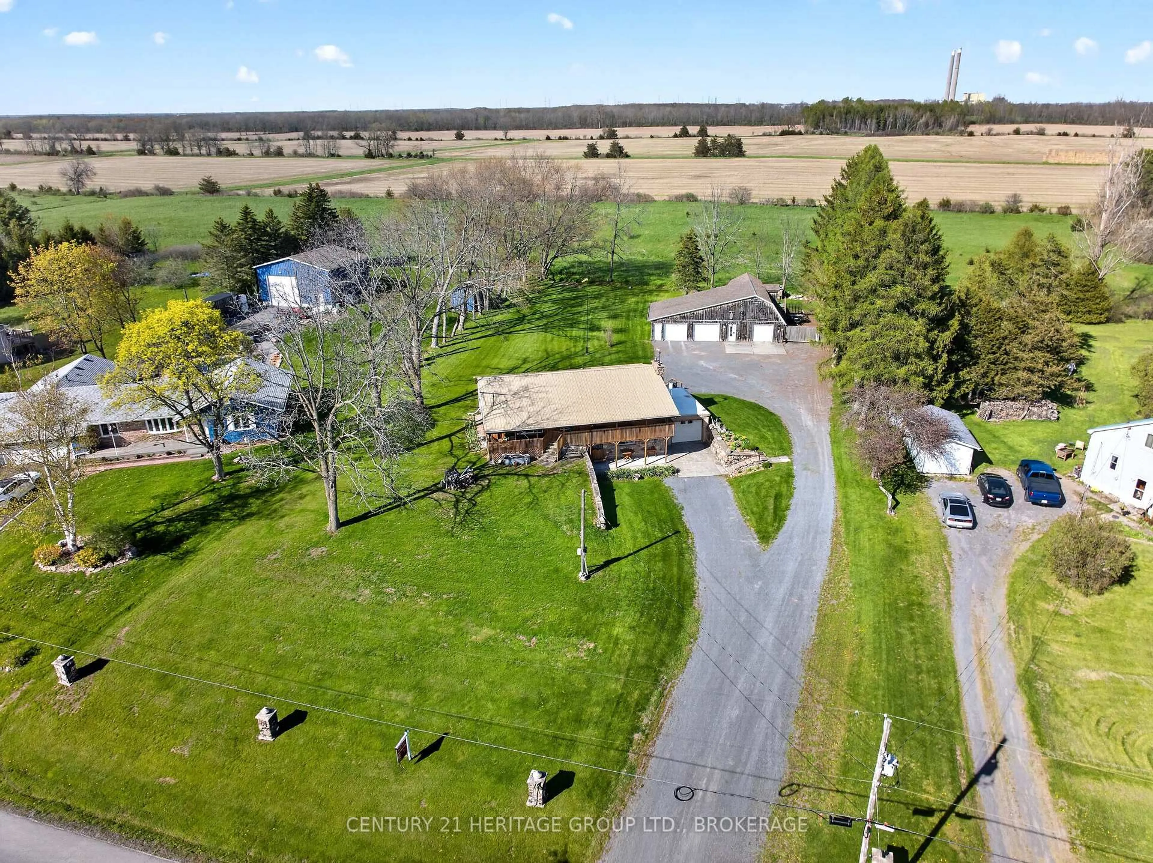 A pic from outside/outdoor area/front of a property/back of a property/a pic from drone, unknown for 217 Wellington St, Bath Ontario K0H 1G0