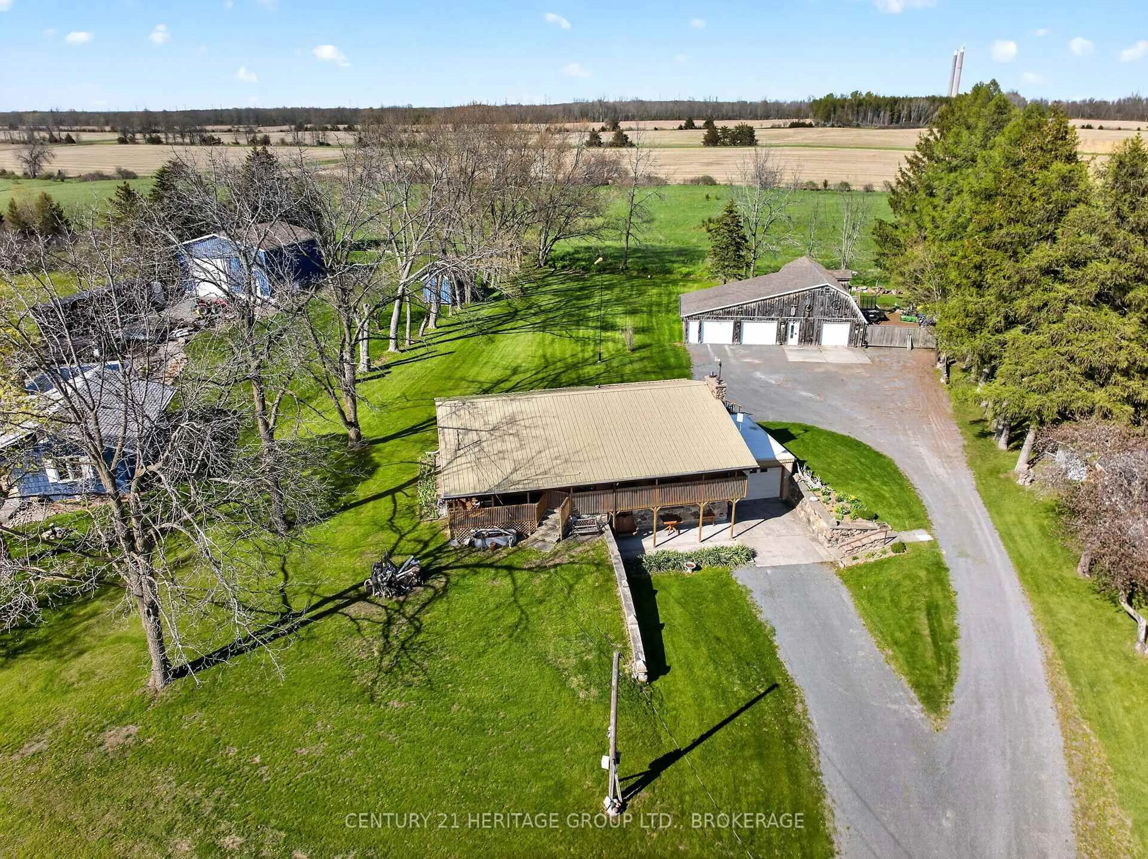 A pic from outside/outdoor area/front of a property/back of a property/a pic from drone, unknown for 217 Wellington St, Bath Ontario K0H 1G0