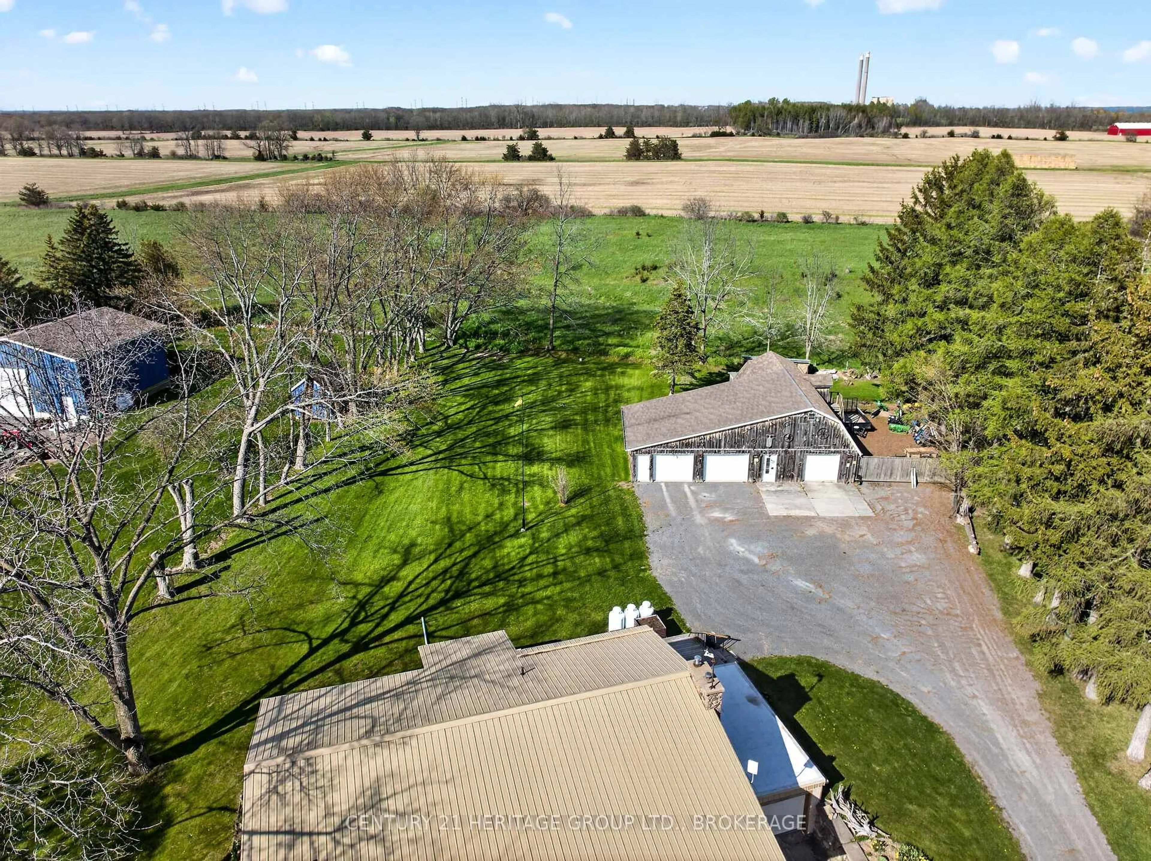 A pic from outside/outdoor area/front of a property/back of a property/a pic from drone, water/lake/river/ocean view for 217 Wellington St, Bath Ontario K0H 1G0