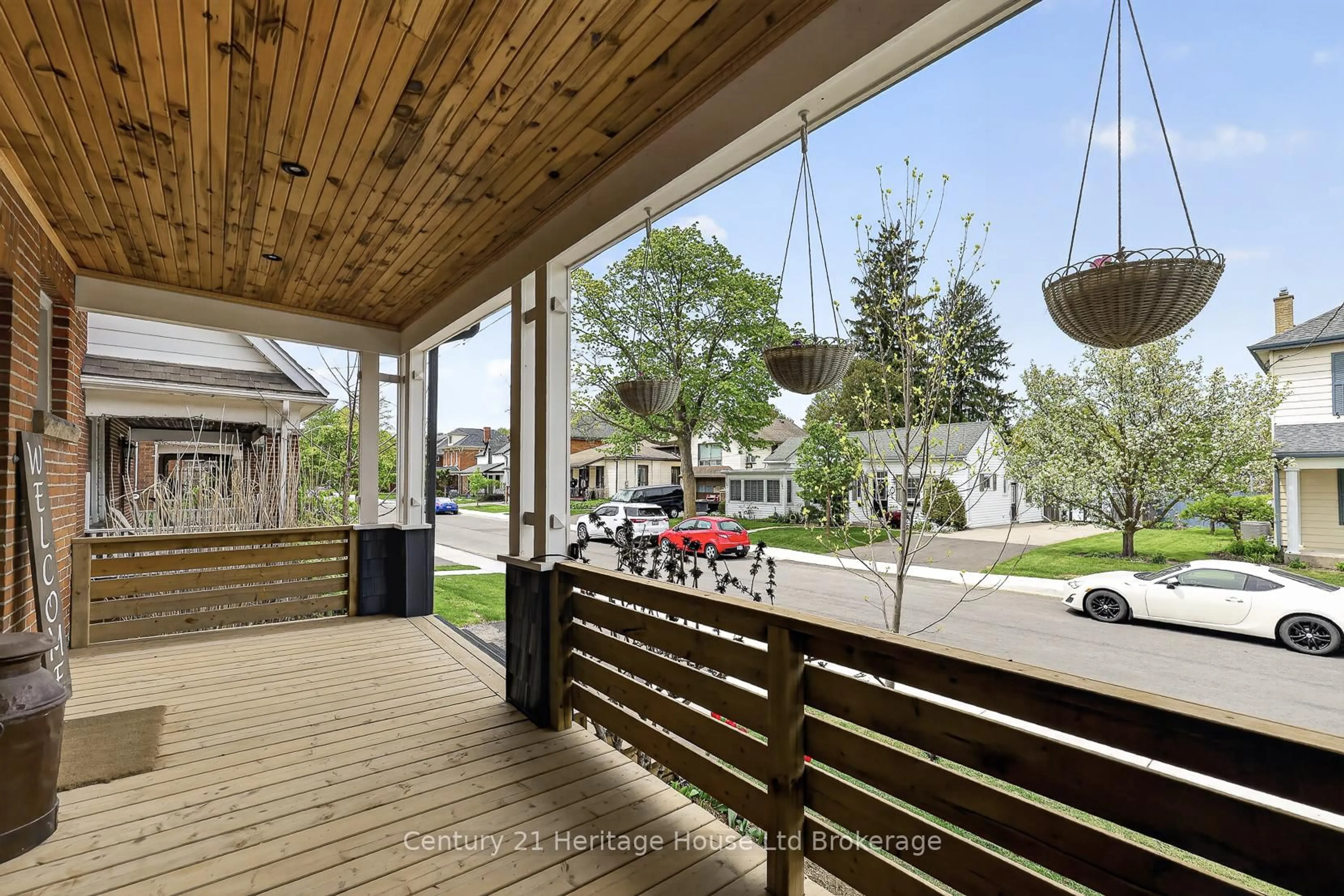 Patio, street for 520 Mary St, Woodstock Ontario N4S 4S7