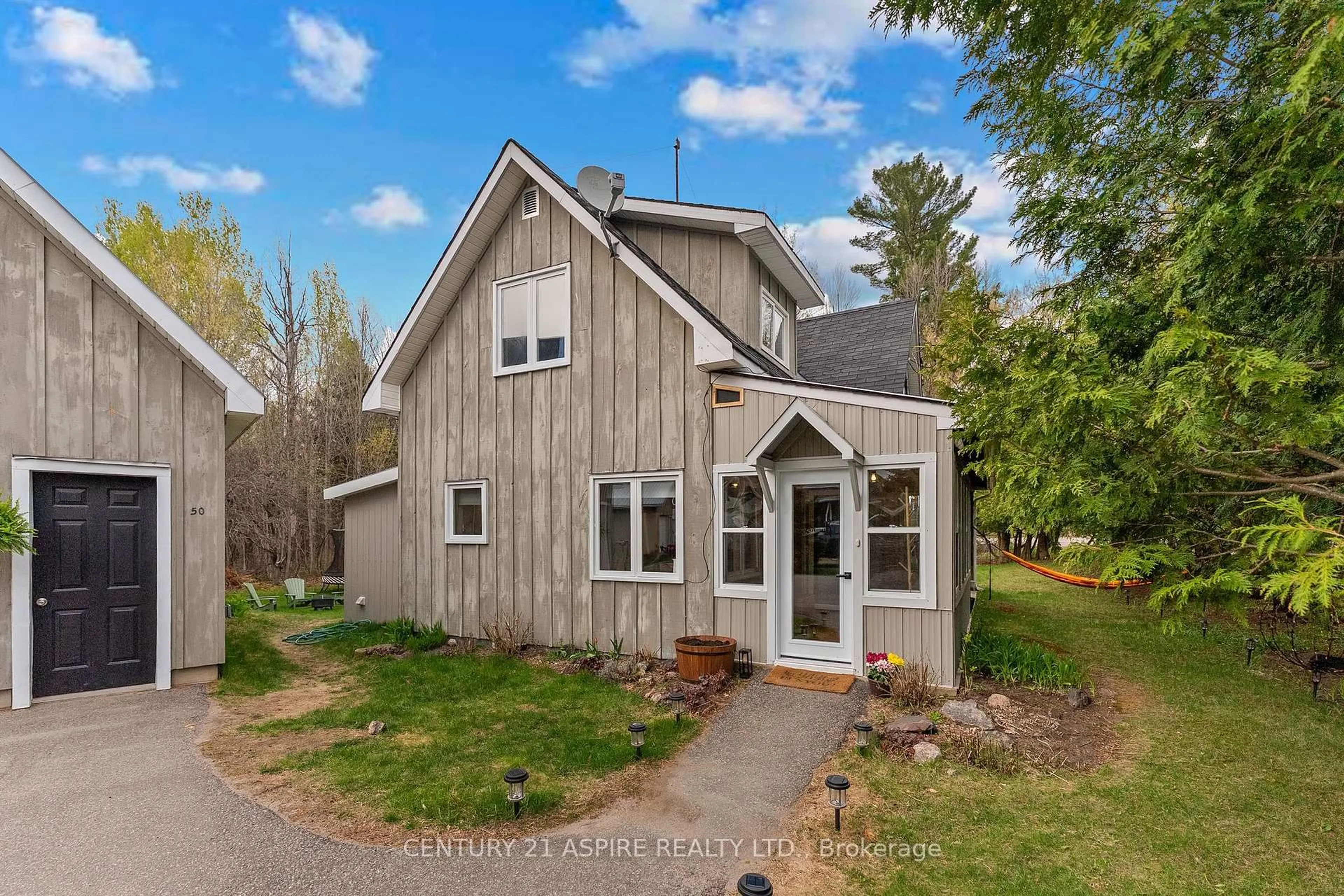 Home with vinyl exterior material, unknown for 50 Mill St, Killaloe Ontario K0J 2A0