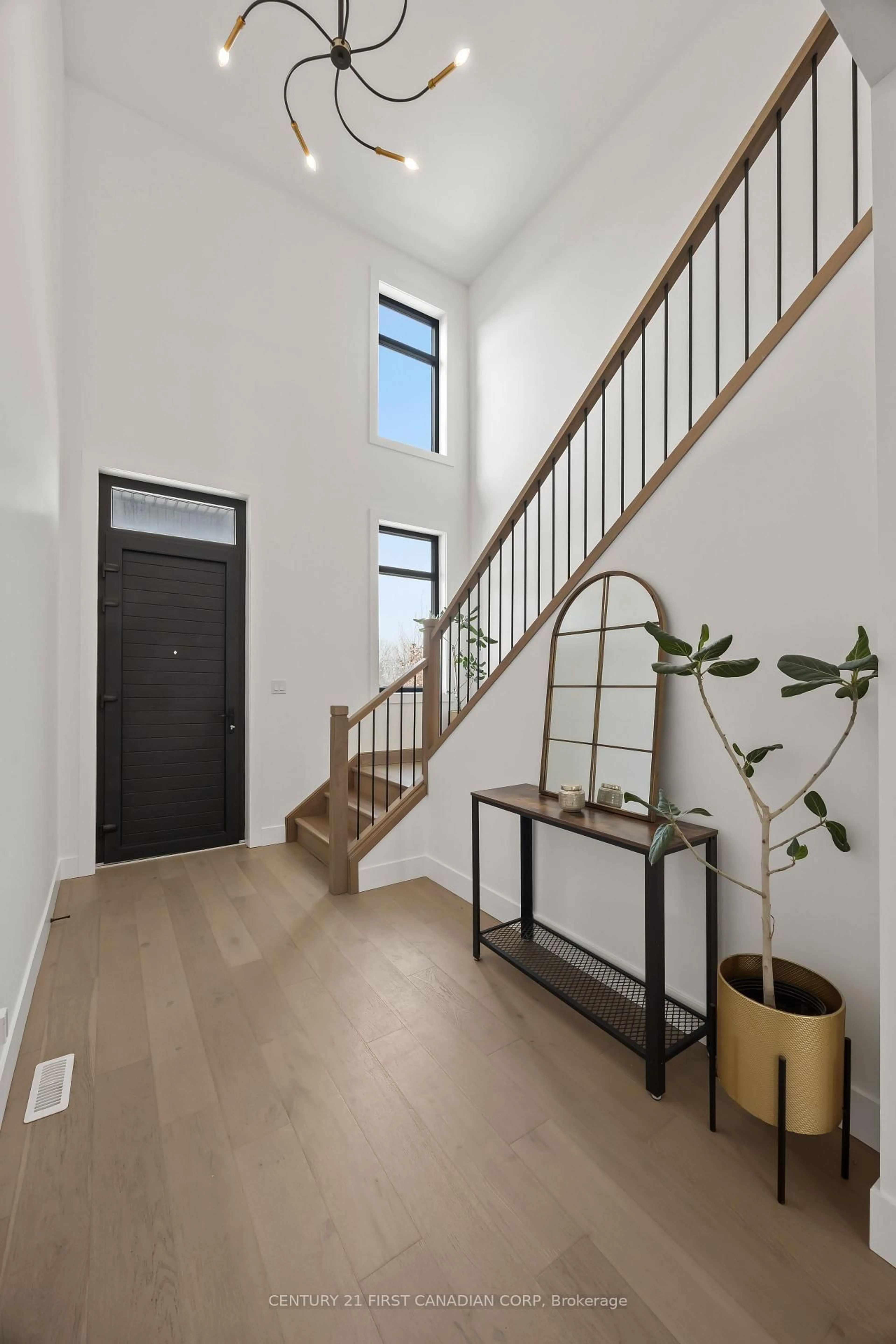 Indoor entryway for 2258 Wickerson Rd, London South Ontario N6K 0C3