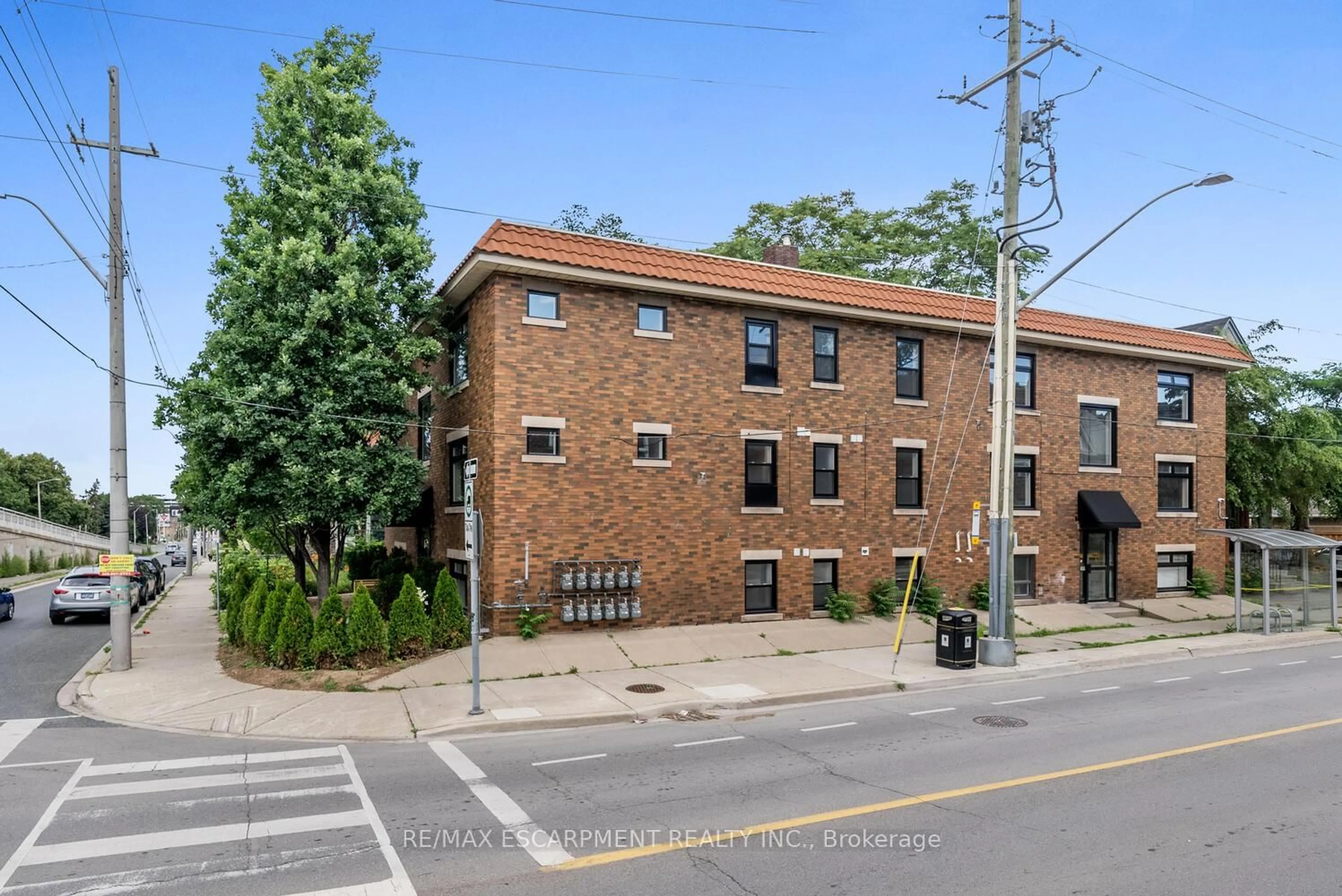 Home with brick exterior material, street for 127 Victoria Ave, Hamilton Ontario L8N 2S9