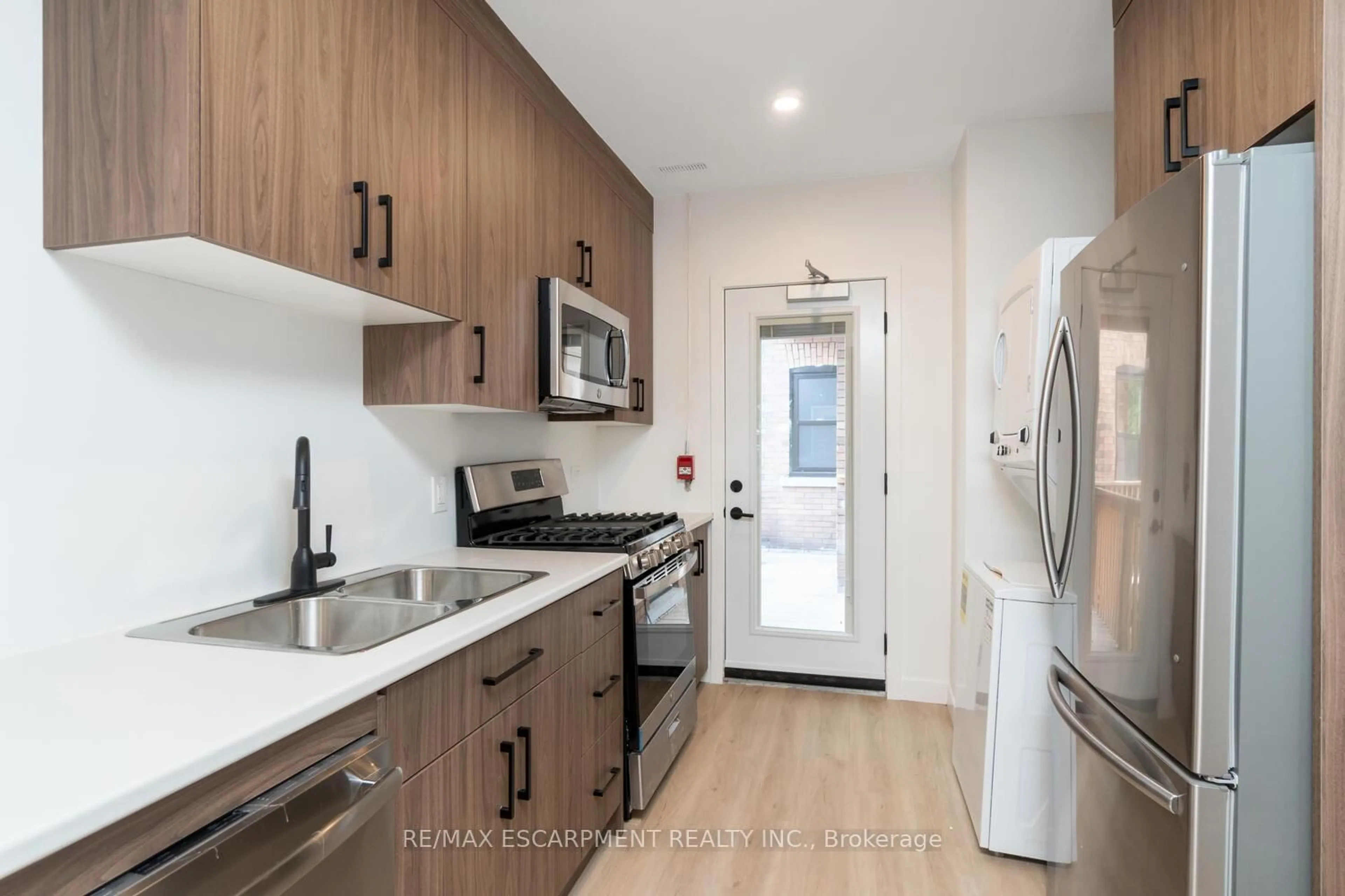 Standard kitchen, unknown for 127 Victoria Ave, Hamilton Ontario L8N 2S9