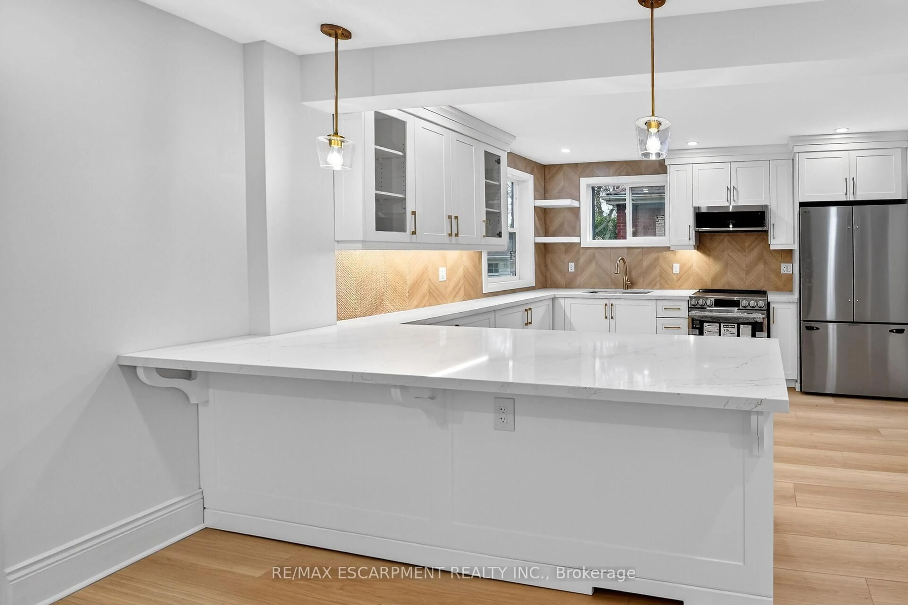 Open concept kitchen, ceramic/tile floor for 101 Houghton Ave, Hamilton Ontario L8K 2M9