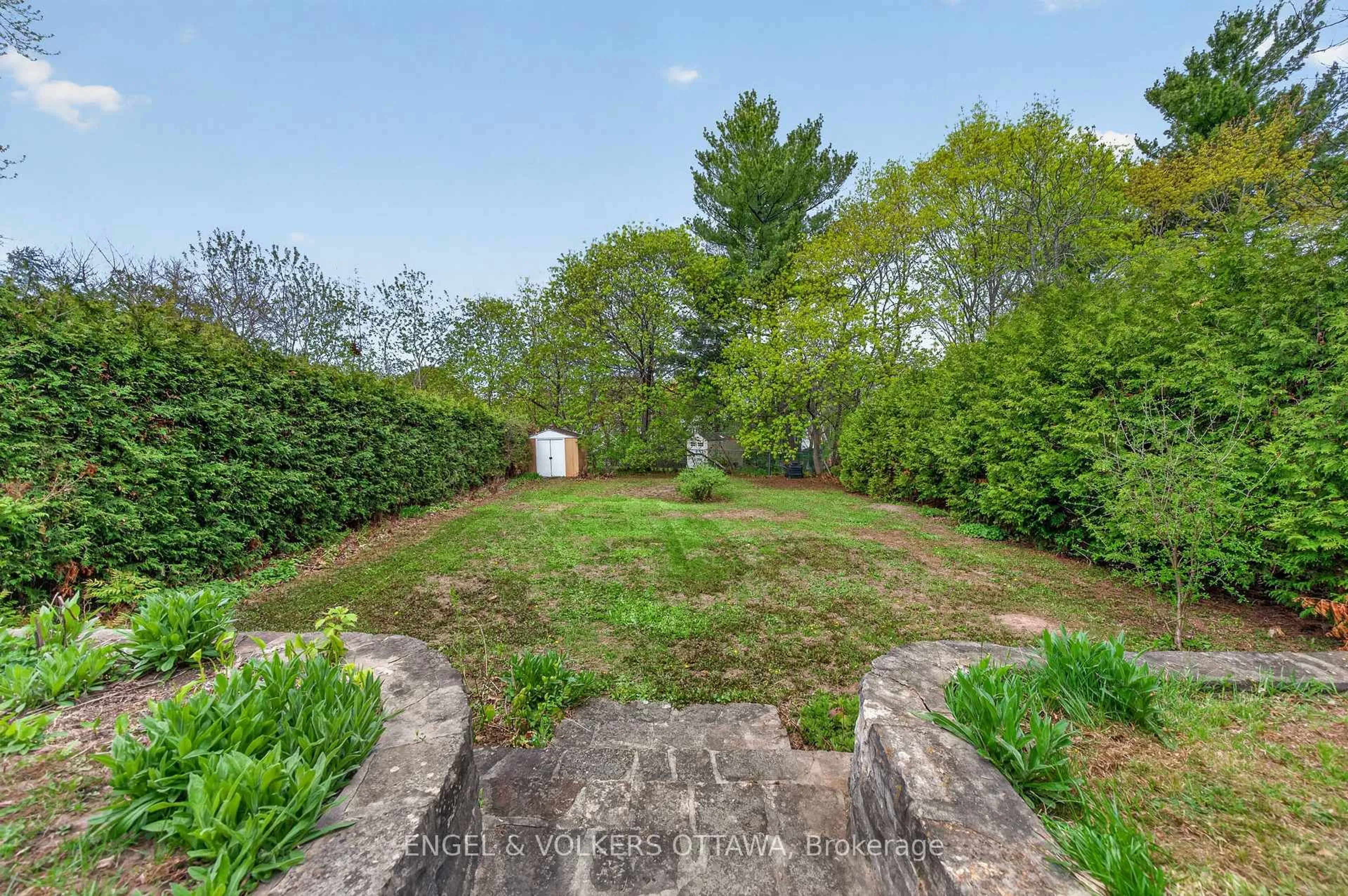 A pic from outside/outdoor area/front of a property/back of a property/a pic from drone, forest/trees view for 1442 Cavendish Rd, Ottawa Ontario K1H 6C3