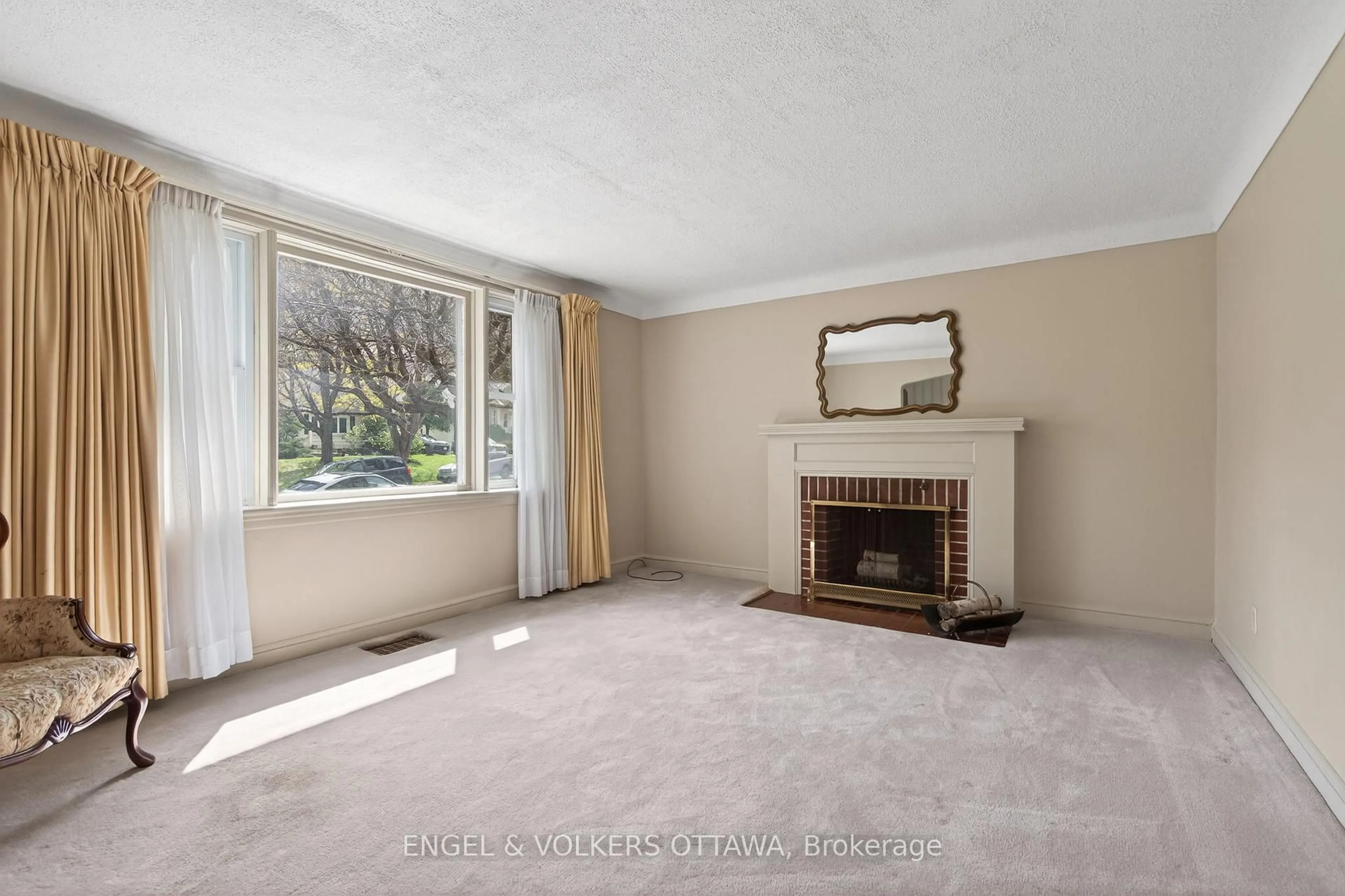 A pic of a room for 1442 Cavendish Rd, Ottawa Ontario K1H 6C3