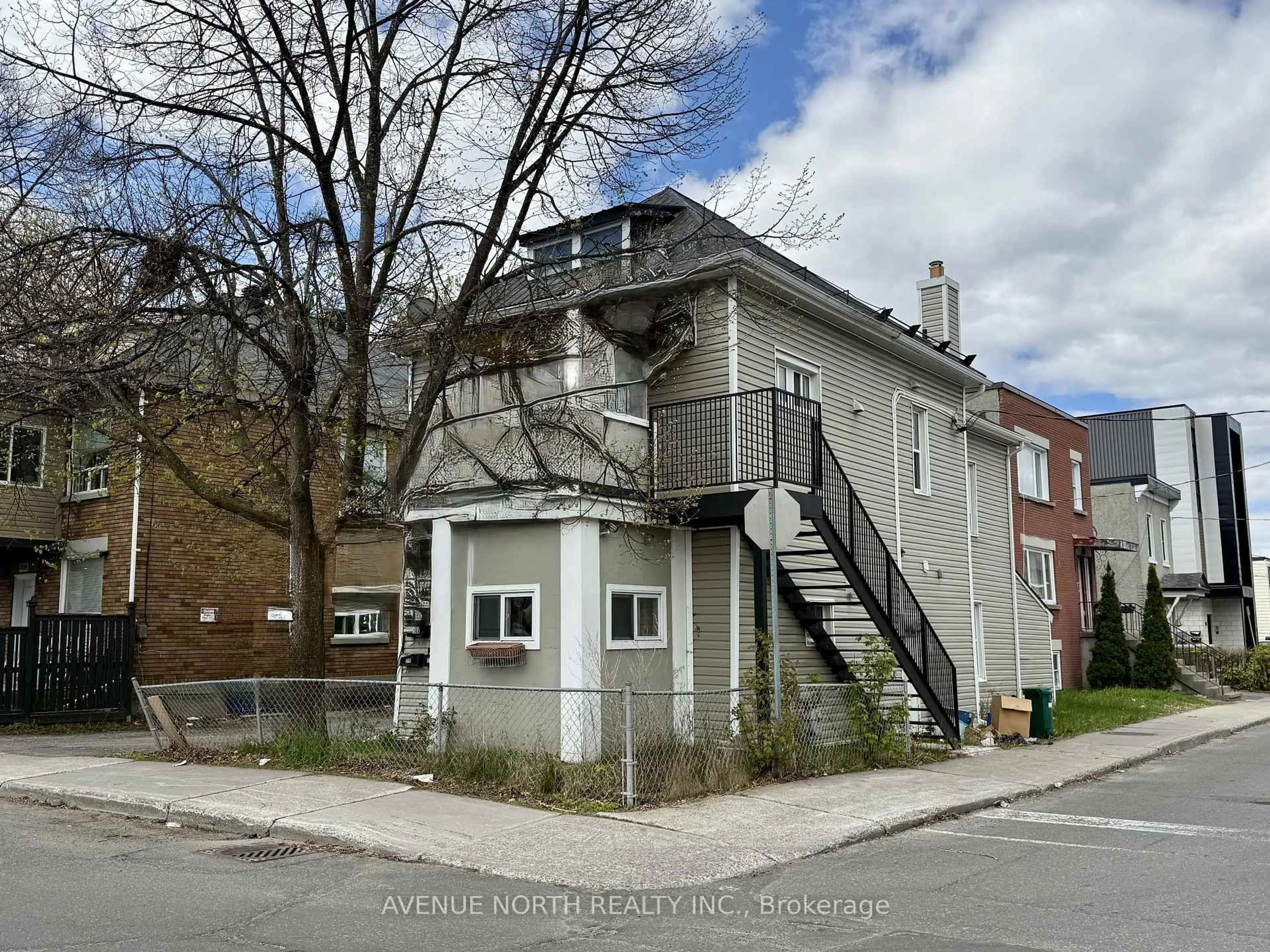 Unknown for 216 Hannah St, Ottawa Ontario K1L 7M8