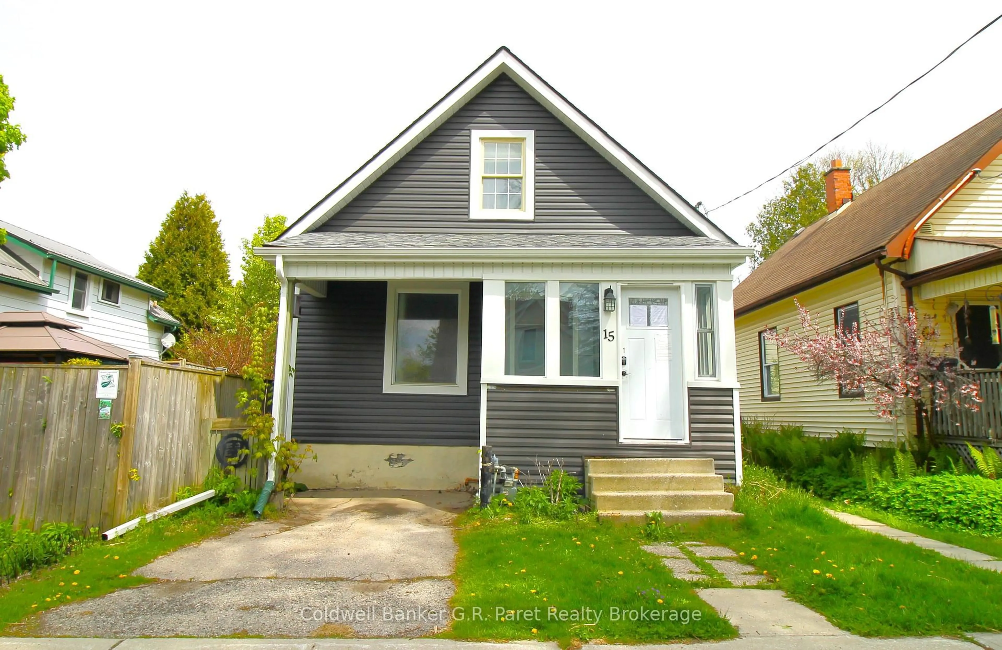 Home with vinyl exterior material, street for 15 Wawa St, St. Thomas Ontario N5R 3W8