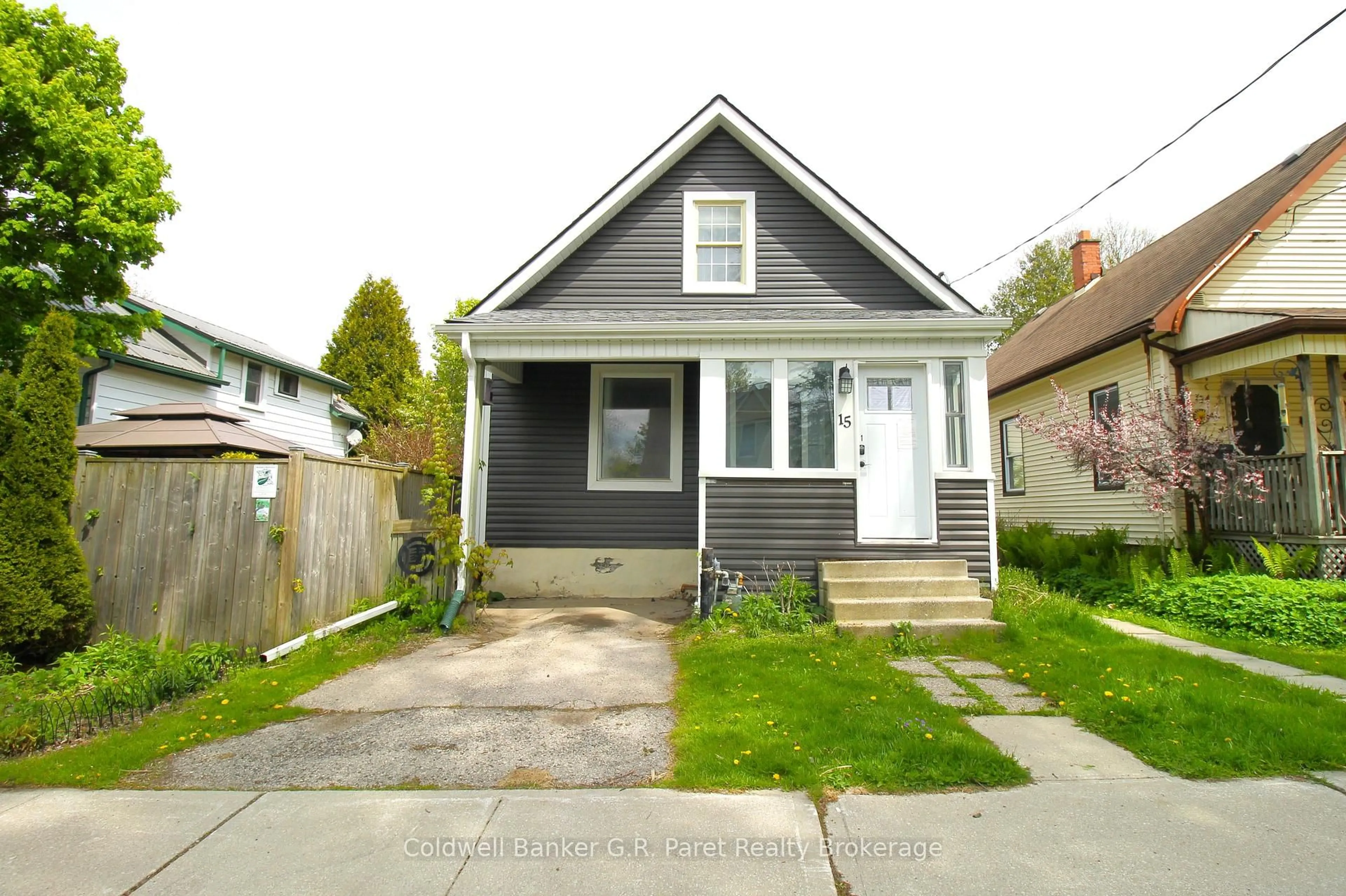 Home with vinyl exterior material, street for 15 Wawa St, St. Thomas Ontario N5R 3W8