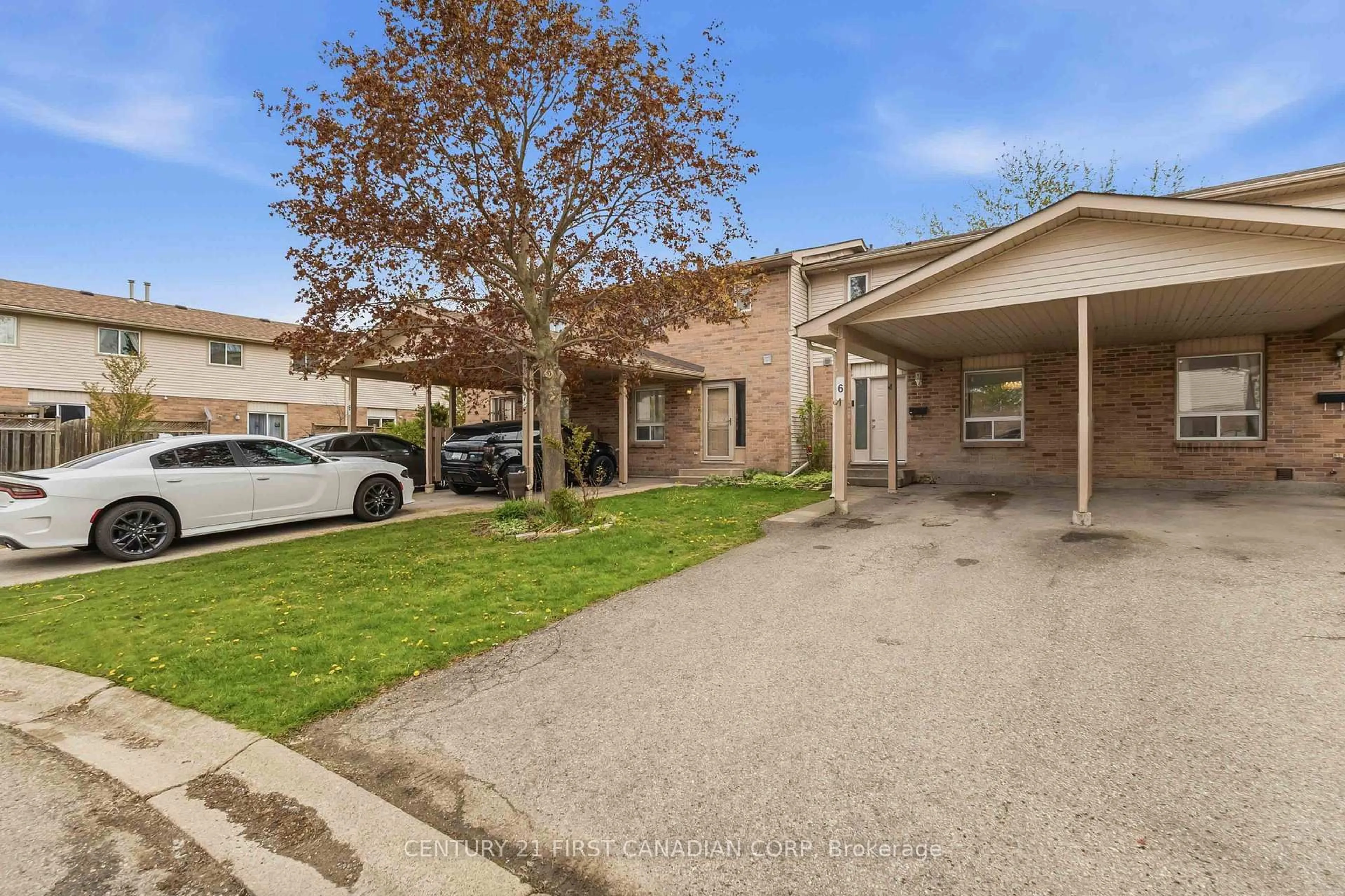 A pic from outside/outdoor area/front of a property/back of a property/a pic from drone, street for 720 Deveron Cres #6, London South Ontario N5Z 4W6