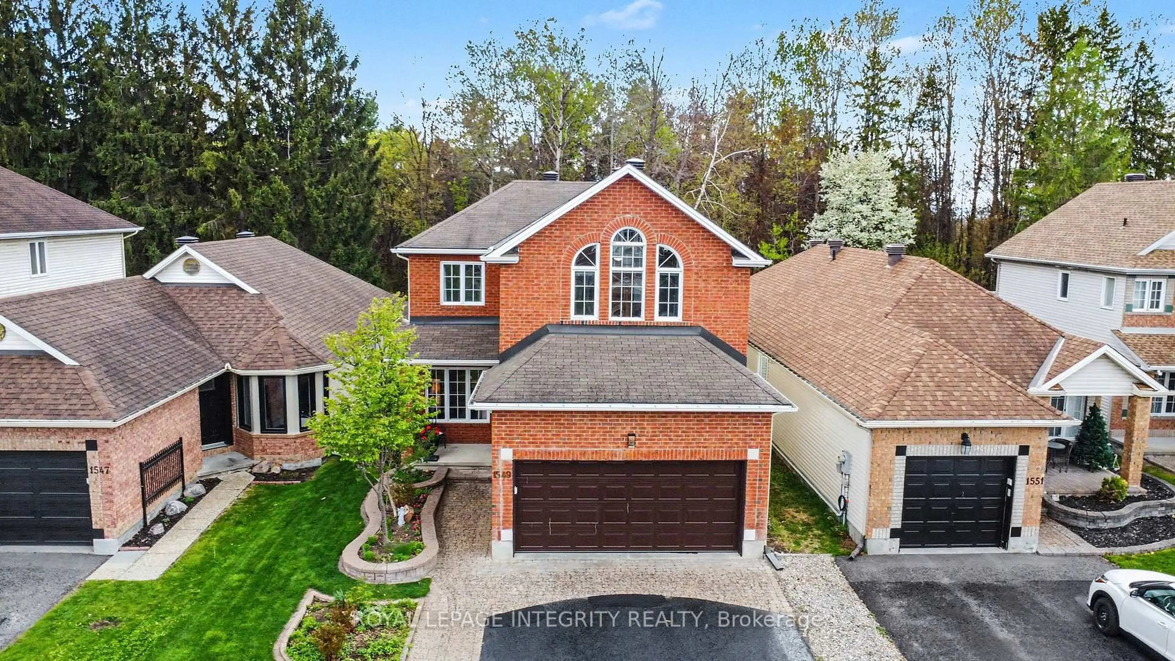 A pic from outside/outdoor area/front of a property/back of a property/a pic from drone, street for 1549 Bonneville Cres, Orleans Ontario K1C 7M9
