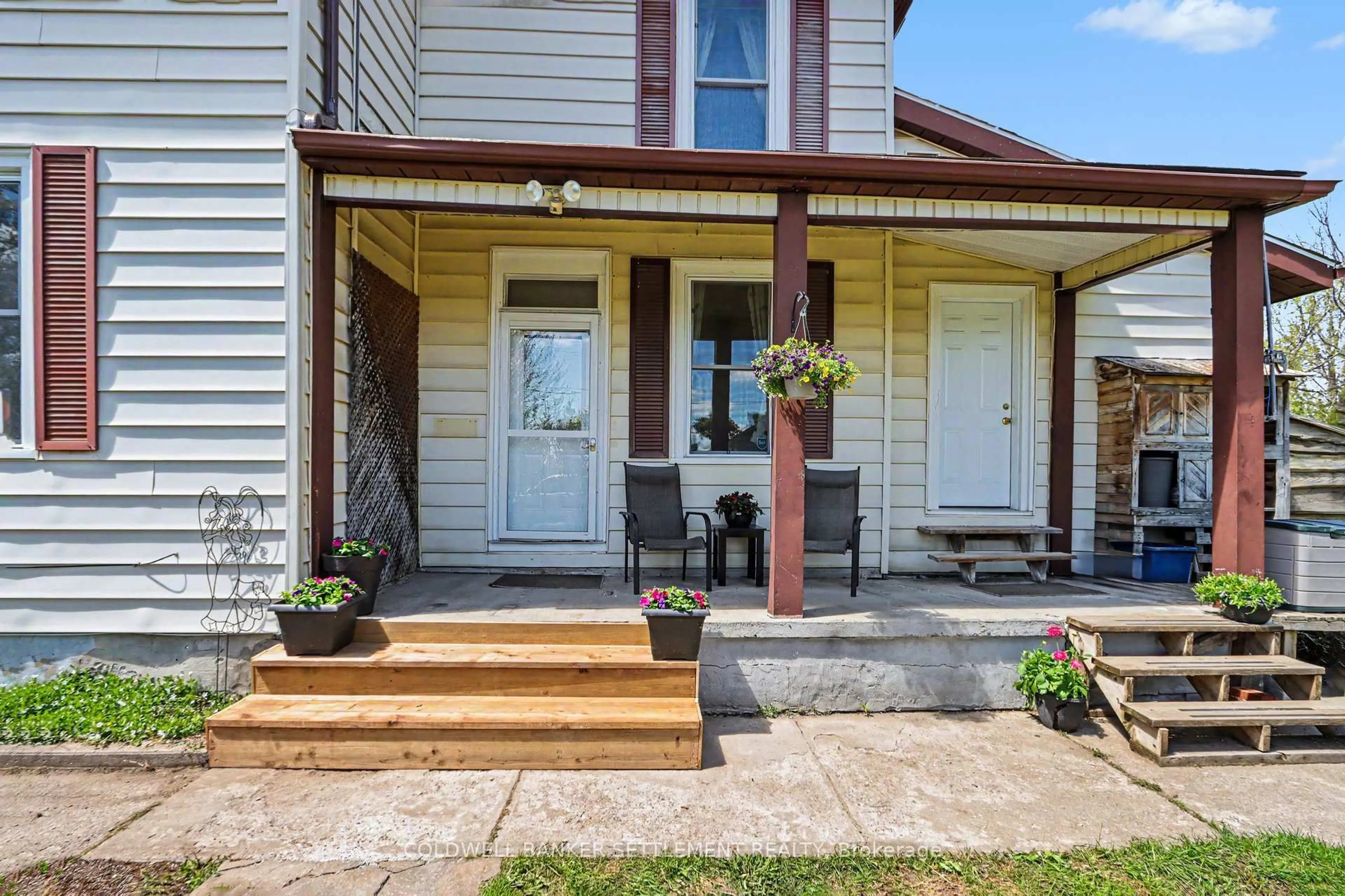Unknown for 9 Jubilee St, Smiths Falls Ontario K7A 2W9