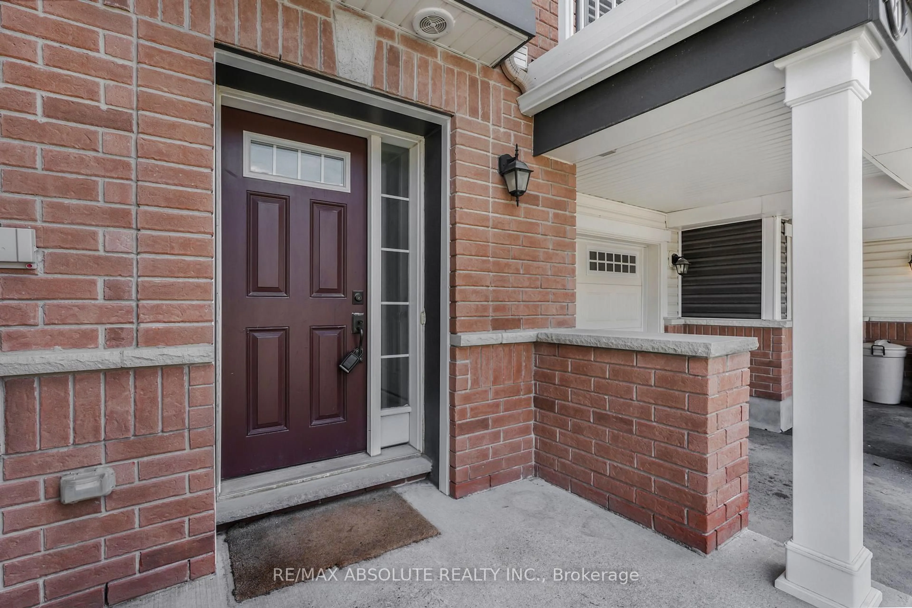 Indoor entryway for 121 Helenium Lane, Orleans Ontario K4A 1C6