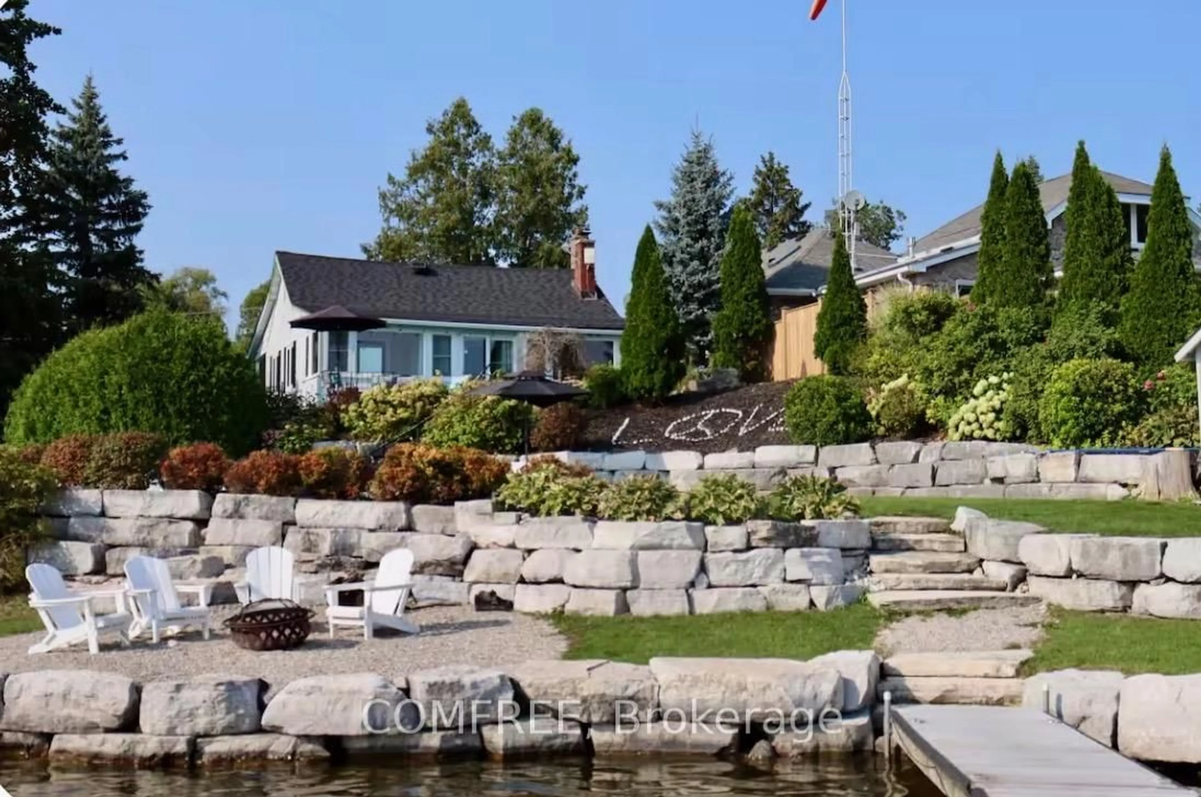 Patio, unknown for 11 Lake Ave, Puslinch Ontario N3C 2V4