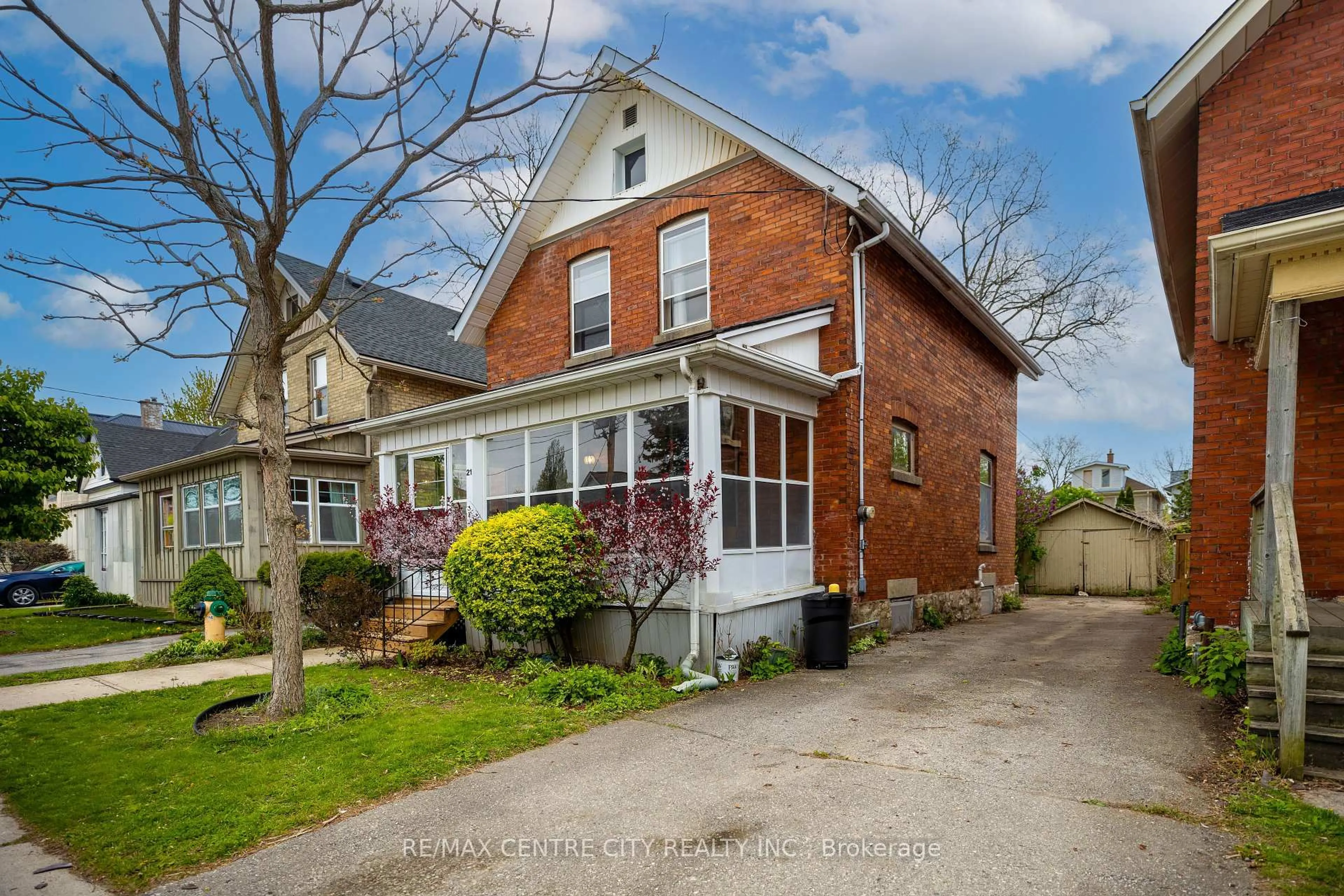 Home with brick exterior material, street for 21 Erie St, St. Thomas Ontario N5R 2M4