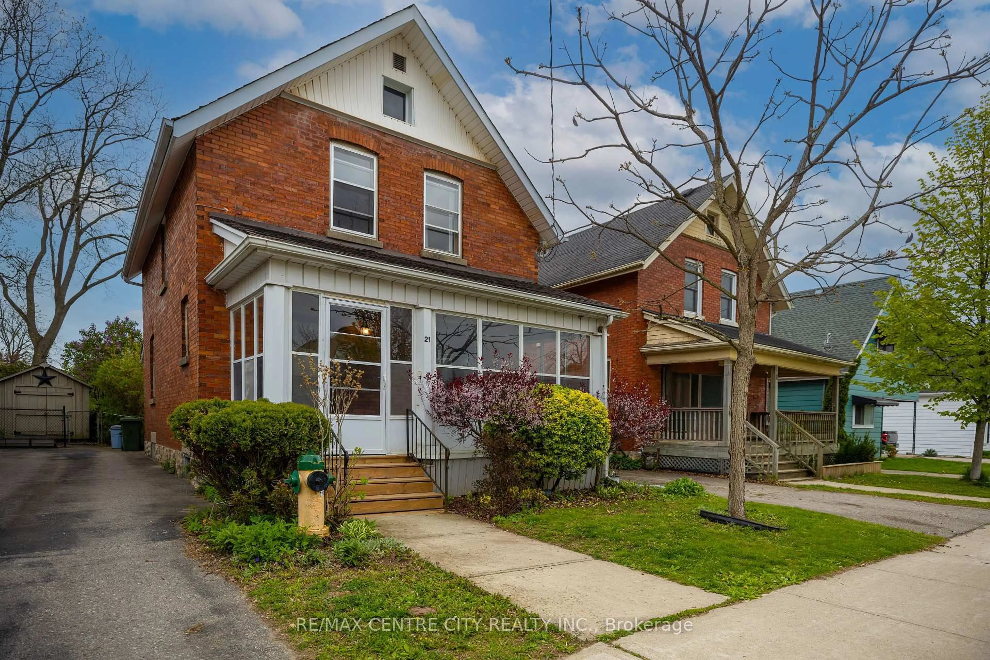 Home with brick exterior material, street for 21 Erie St, St. Thomas Ontario N5R 2M4