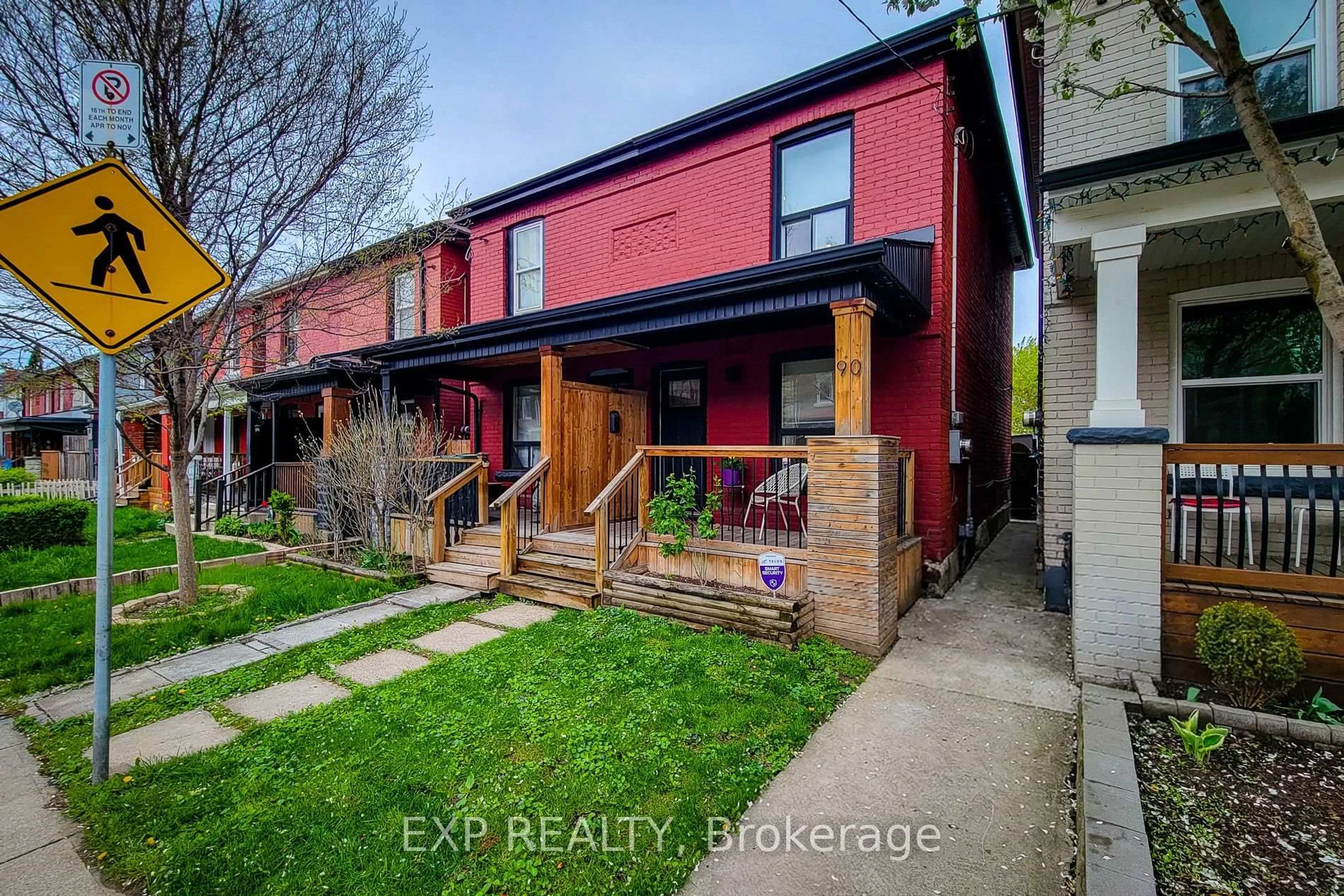 A pic from outside/outdoor area/front of a property/back of a property/a pic from drone, street for 90 Gibson Ave, Hamilton Ontario L8L 6J8